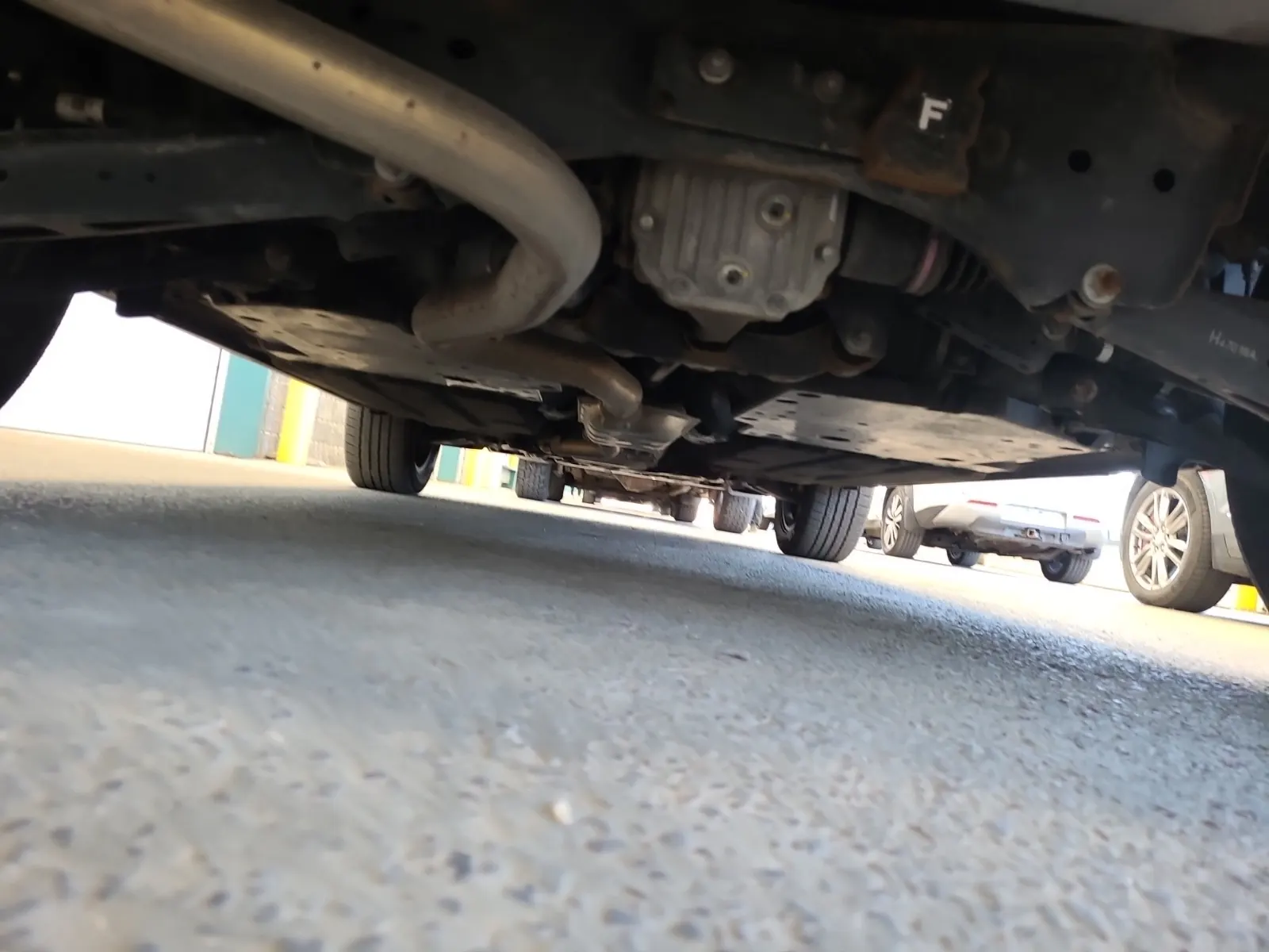 Undercarriage - Rear Photo