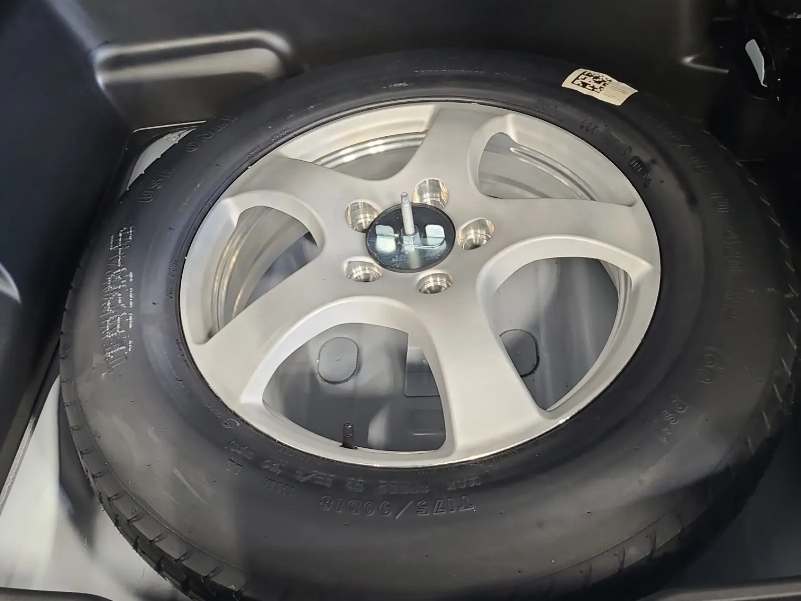 Spare Tire & Wheel Photo