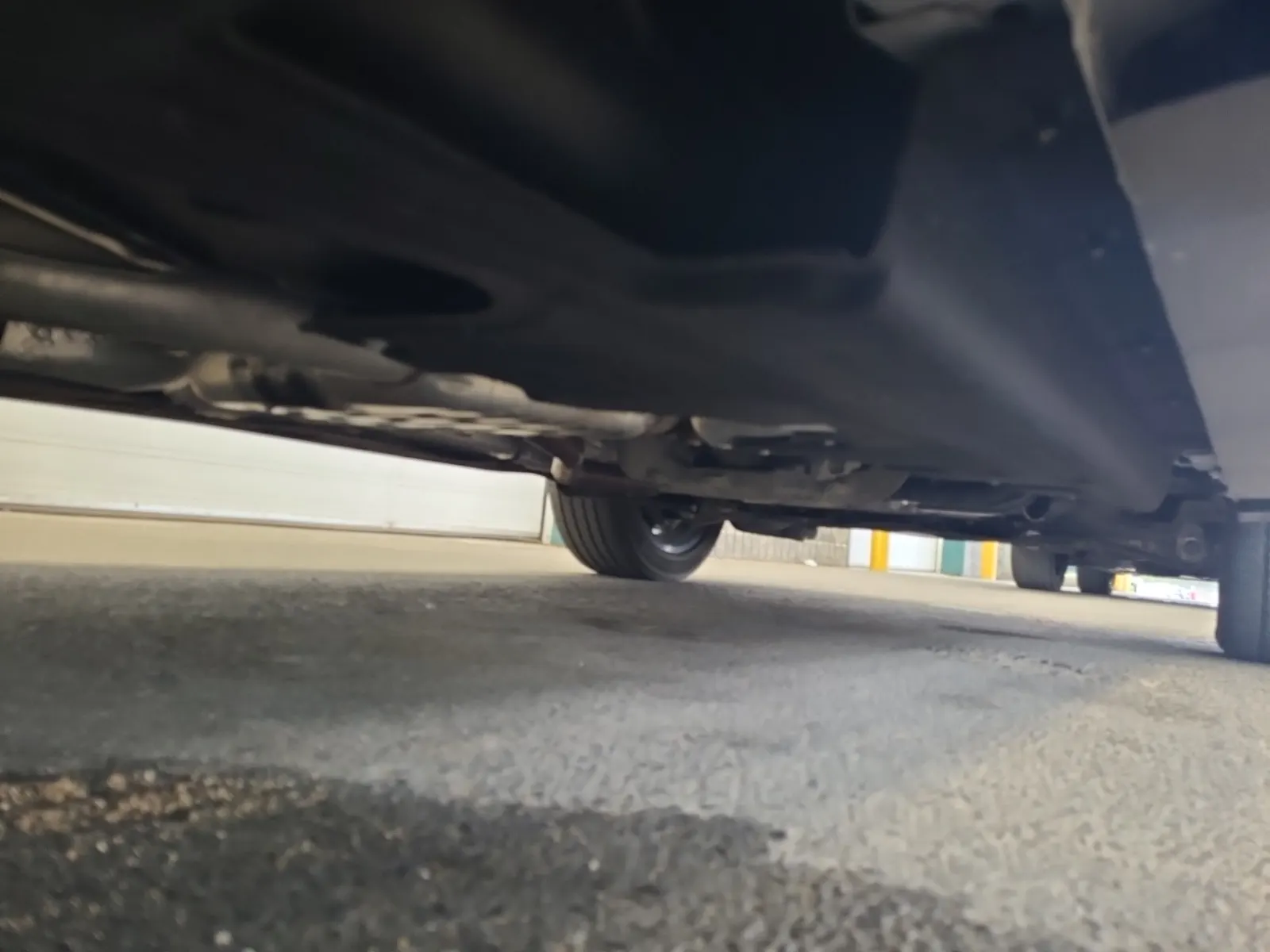 Undercarriage - Passenger Photo