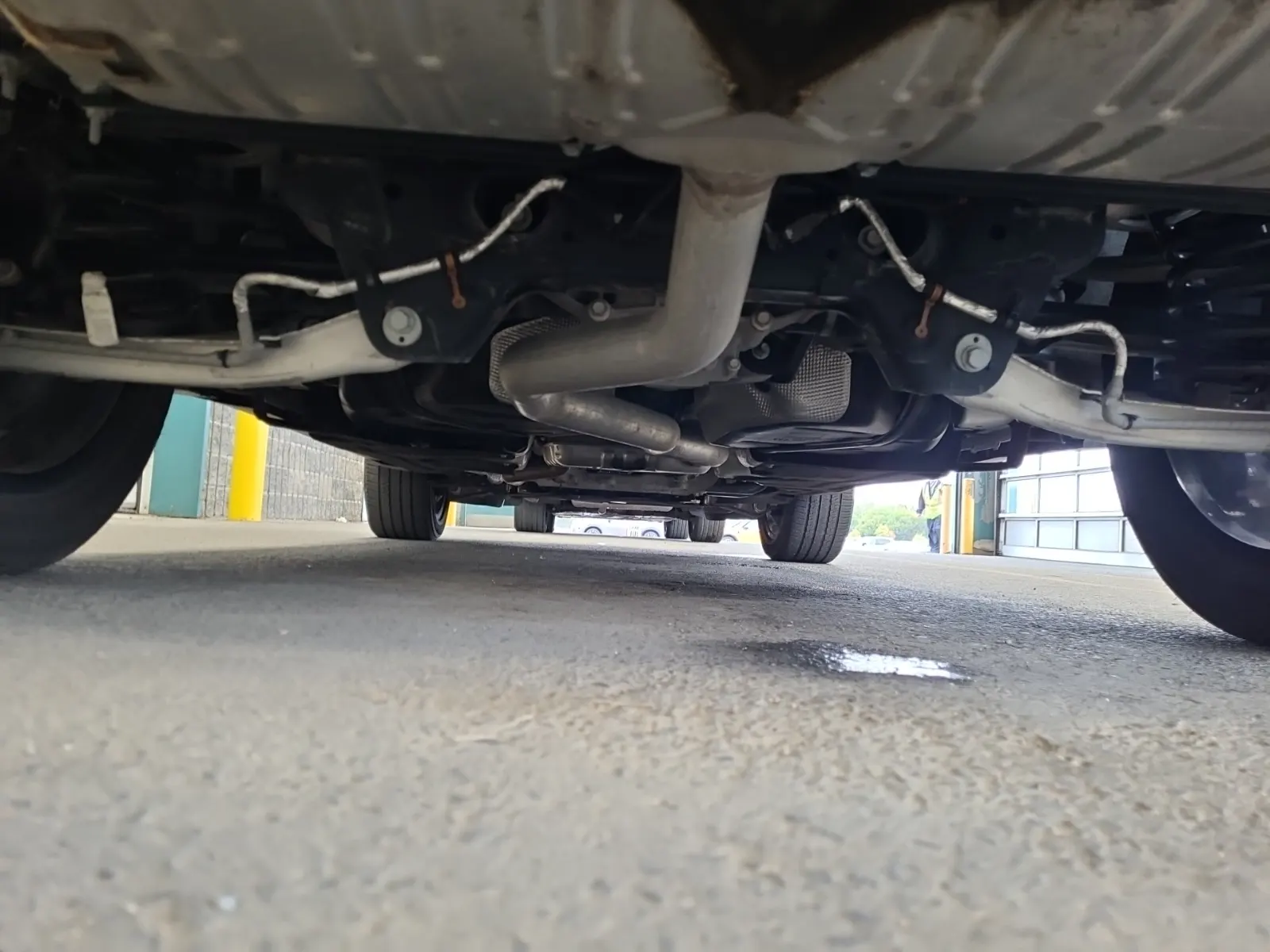 Undercarriage - Rear Photo