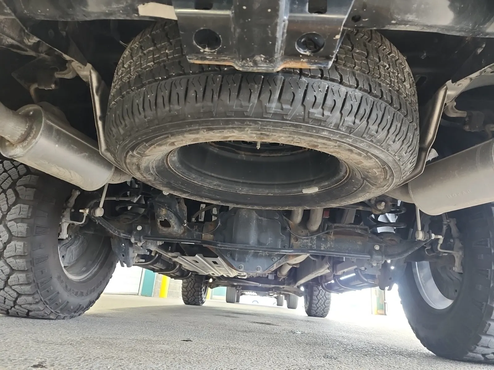 Undercarriage - Rear Photo