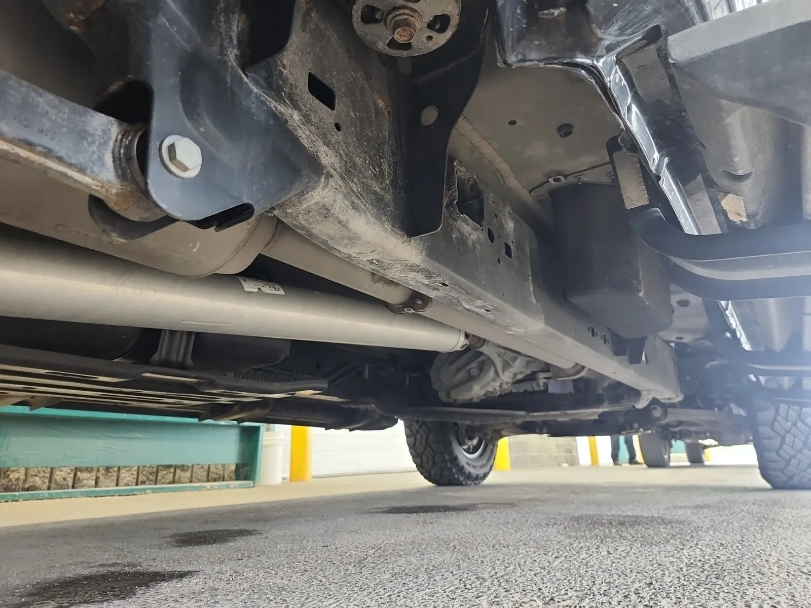 Undercarriage - Passenger Photo