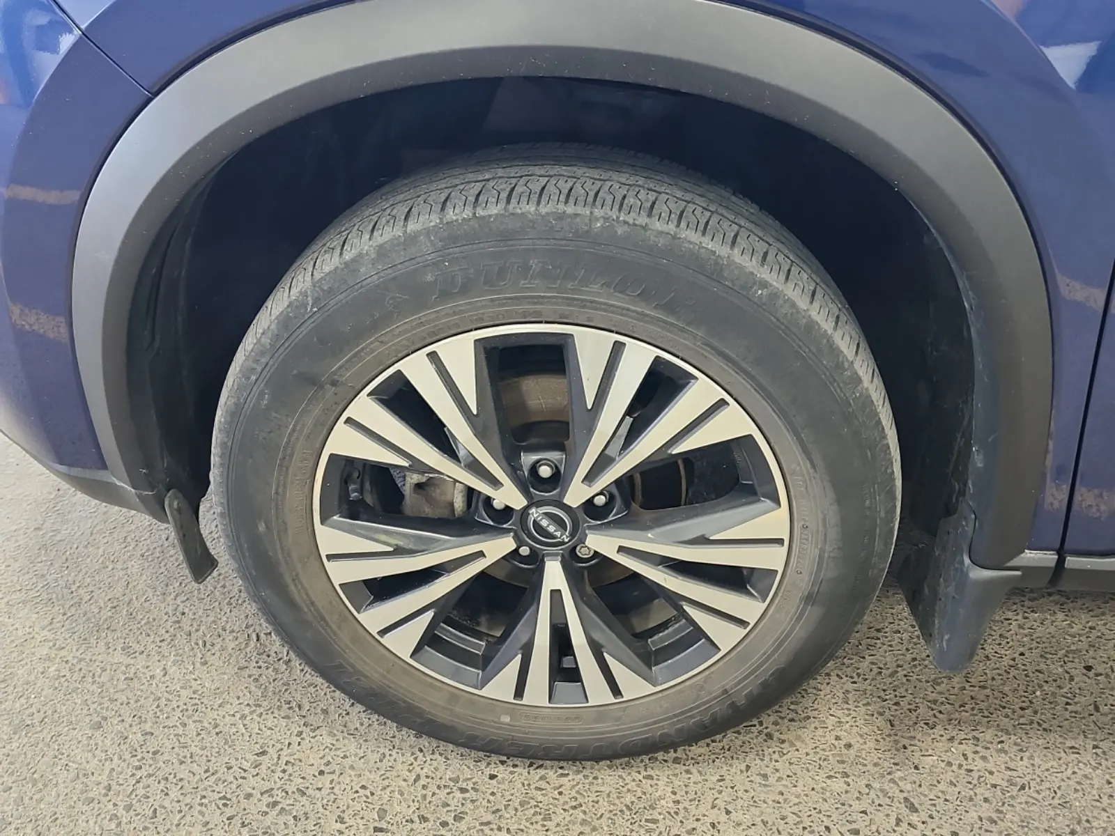 Front driver wheel/tire photo
