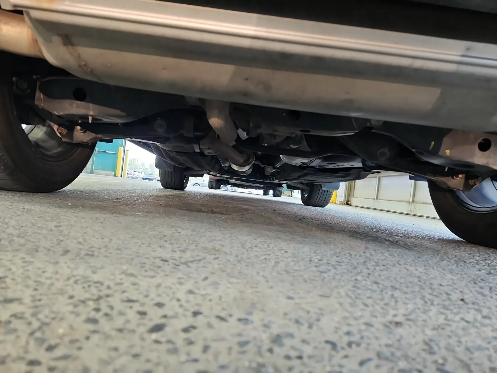 Undercarriage - Rear Photo