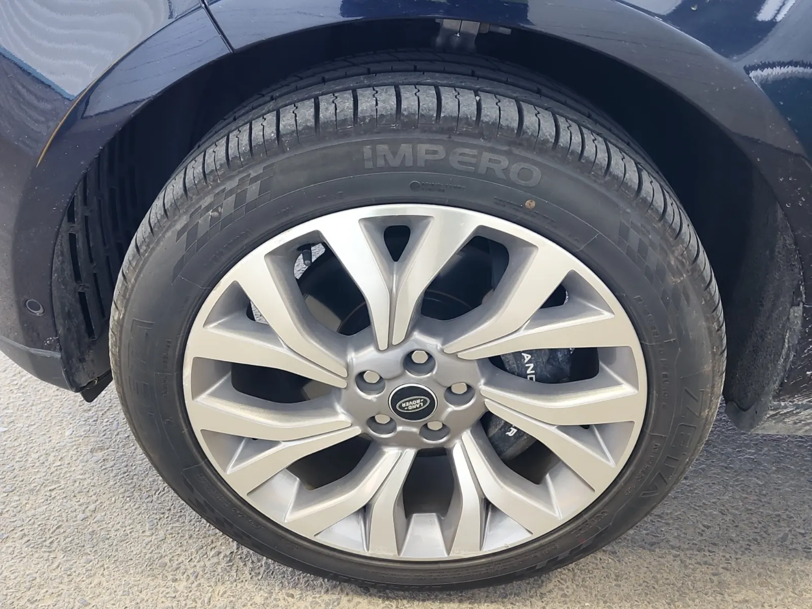 Front driver wheel/tire photo