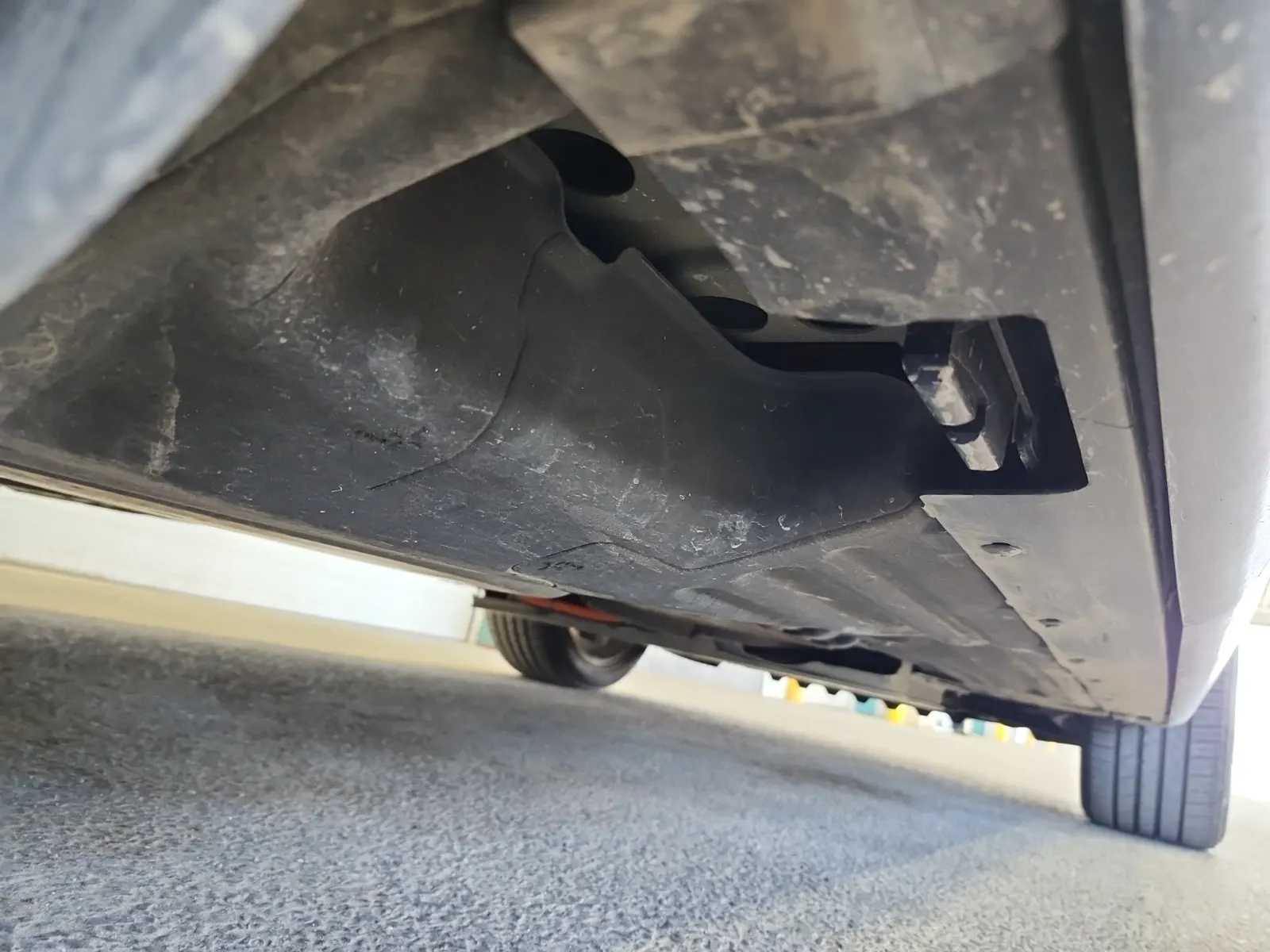 Undercarriage - Passenger Photo