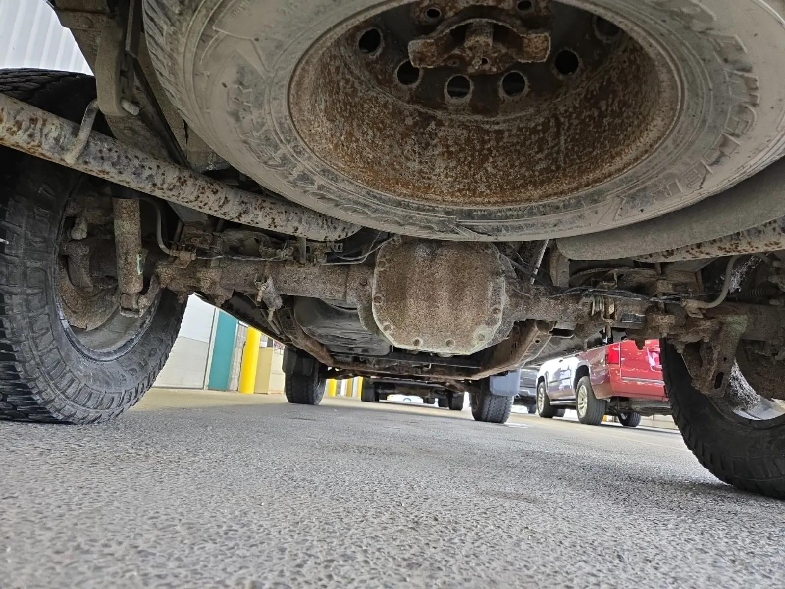 Undercarriage - Rear Photo