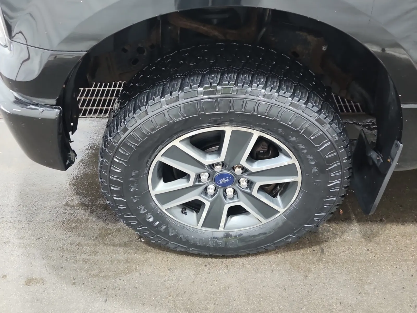 Front driver wheel/tire photo