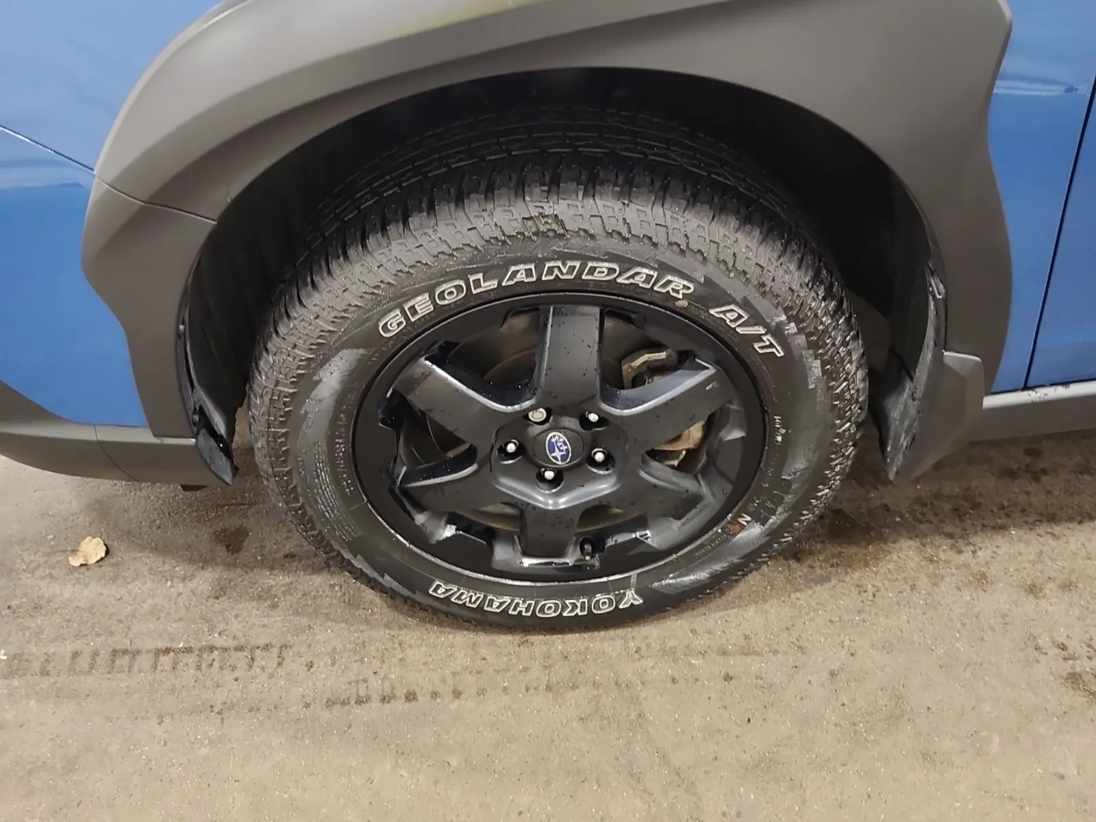Front driver wheel/tire photo