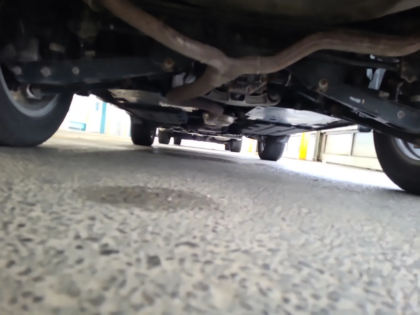 Undercarriage - Rear Photo