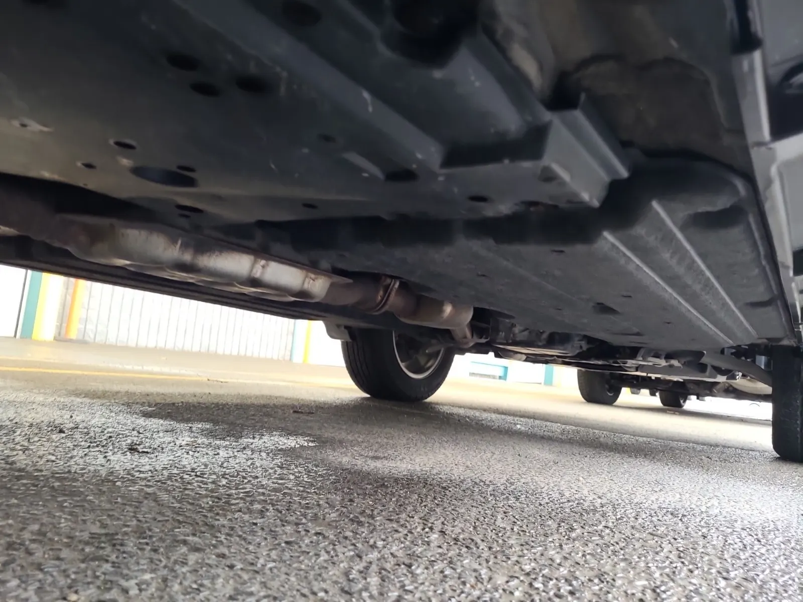 Undercarriage - Passenger Photo