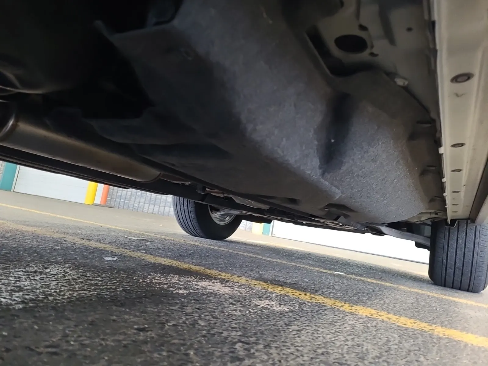 Undercarriage - Passenger Photo