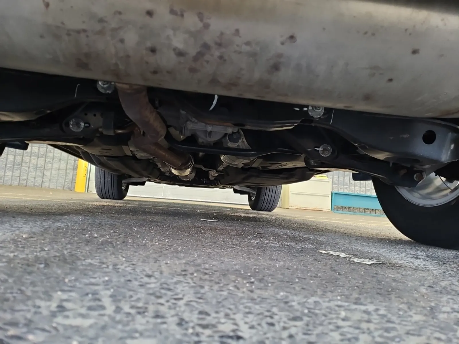 Undercarriage - Rear Photo