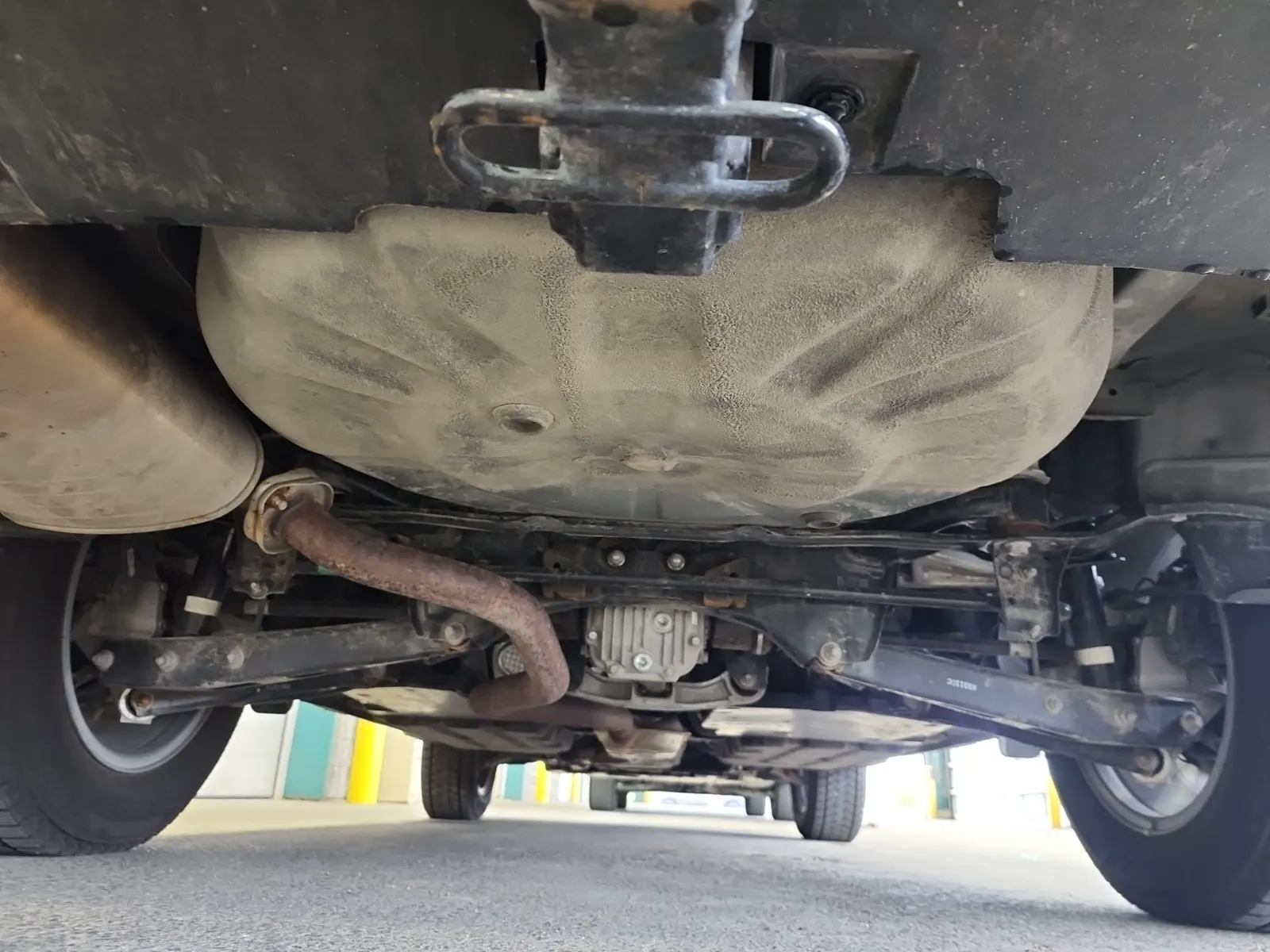 Undercarriage - Rear Photo