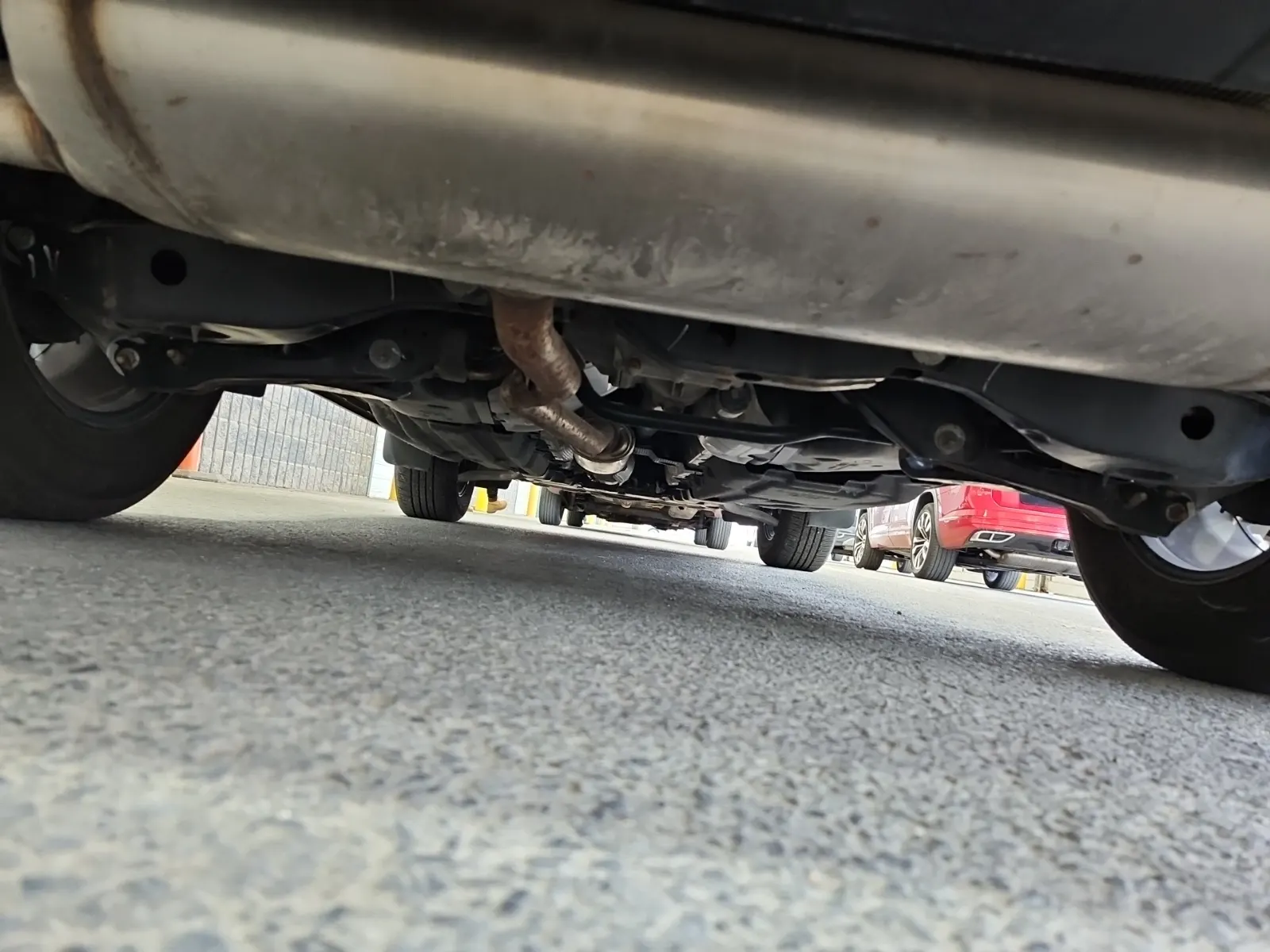 Undercarriage - Rear Photo