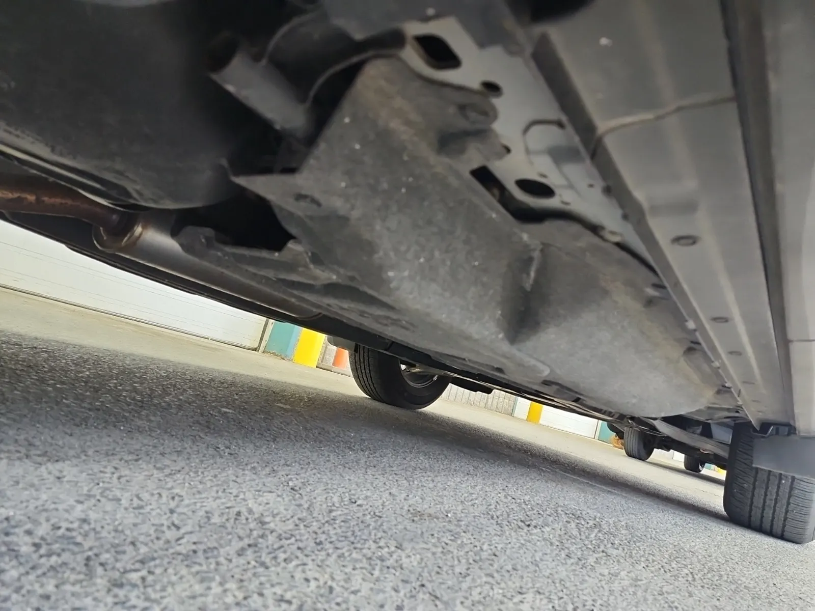 Undercarriage - Passenger Photo
