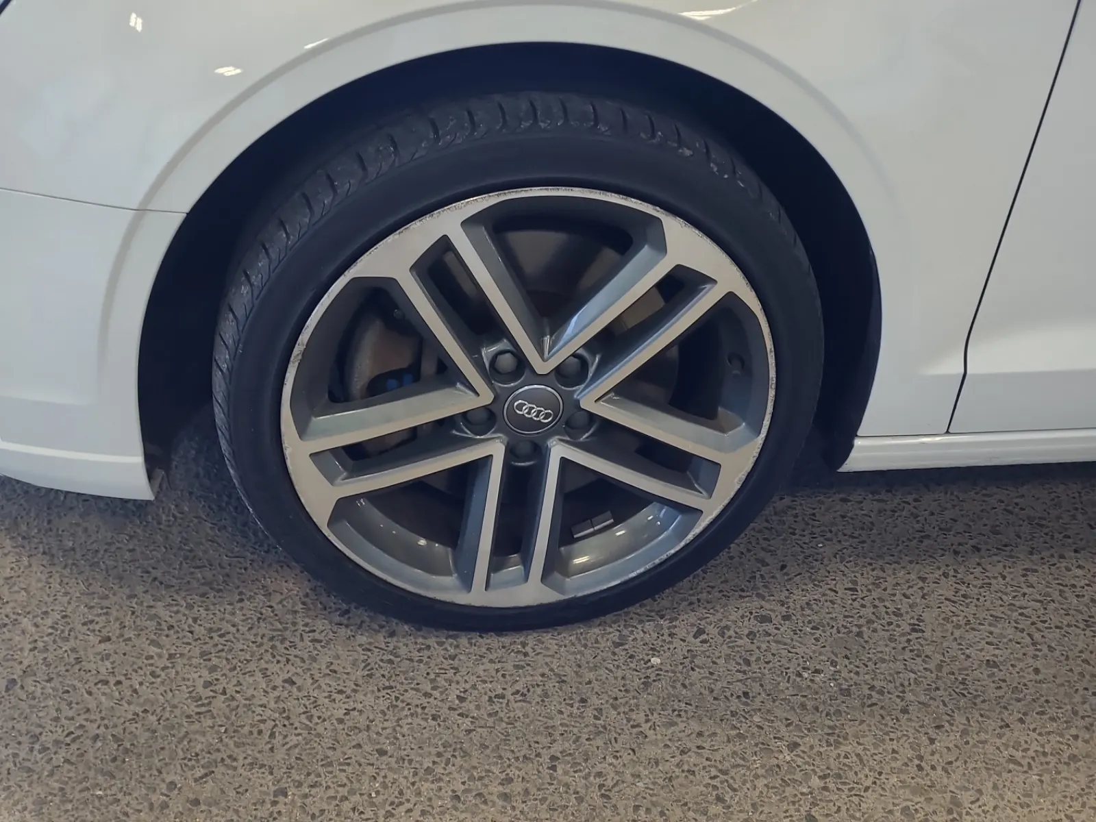 Front driver wheel/tire photo