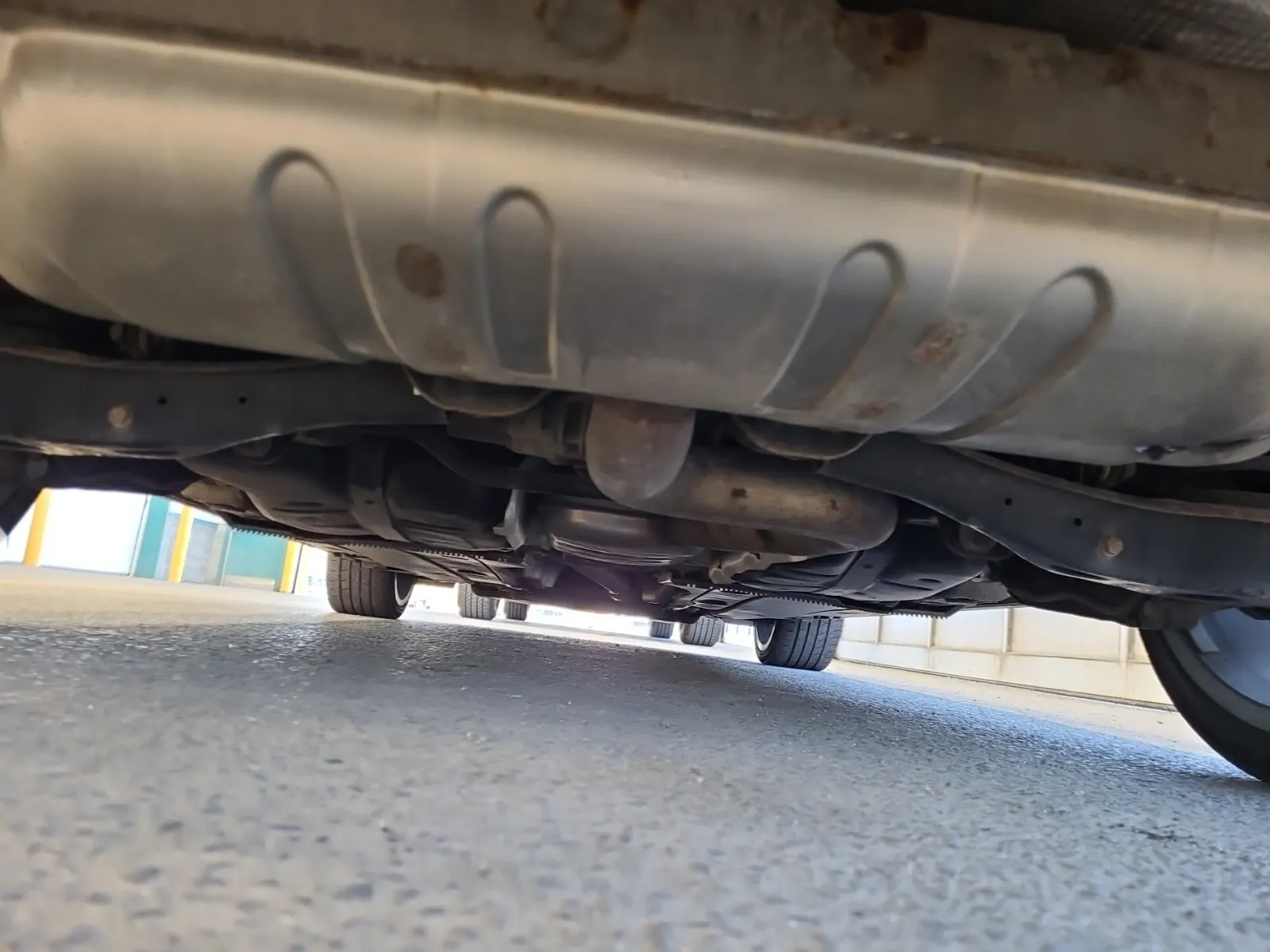 Undercarriage - Rear Photo