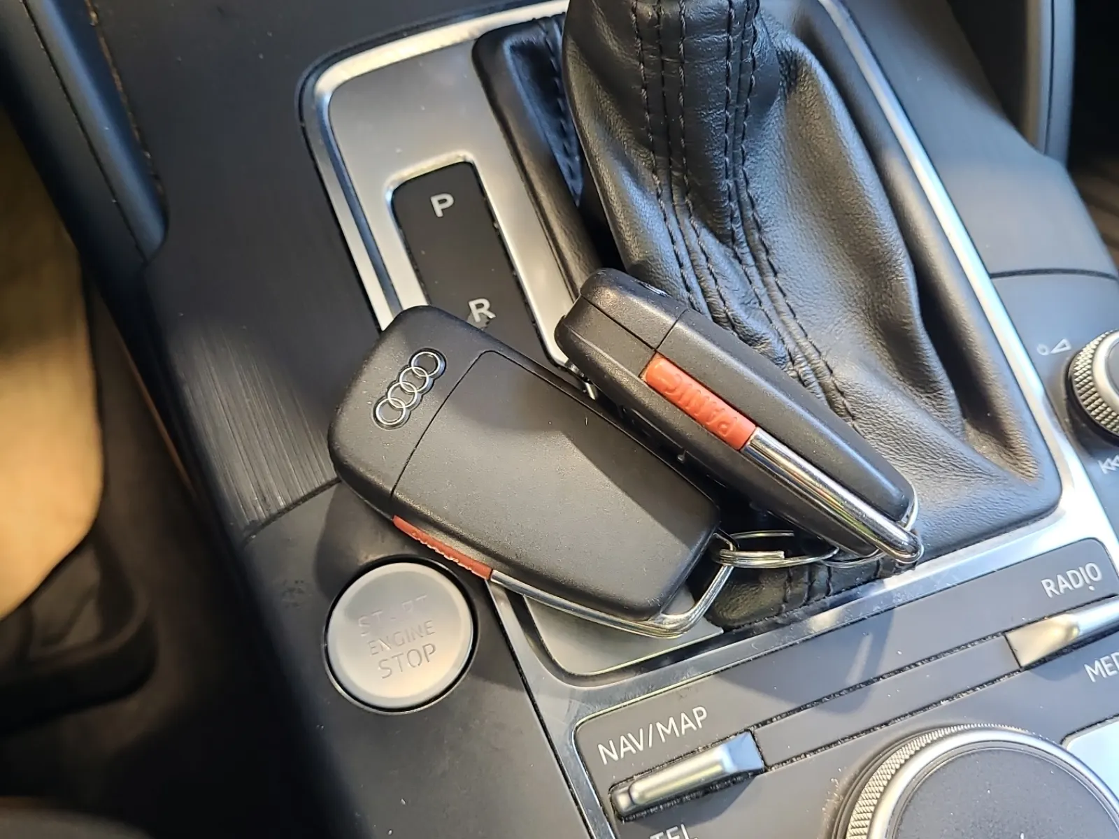 Keys/Fobs/Manual Photo