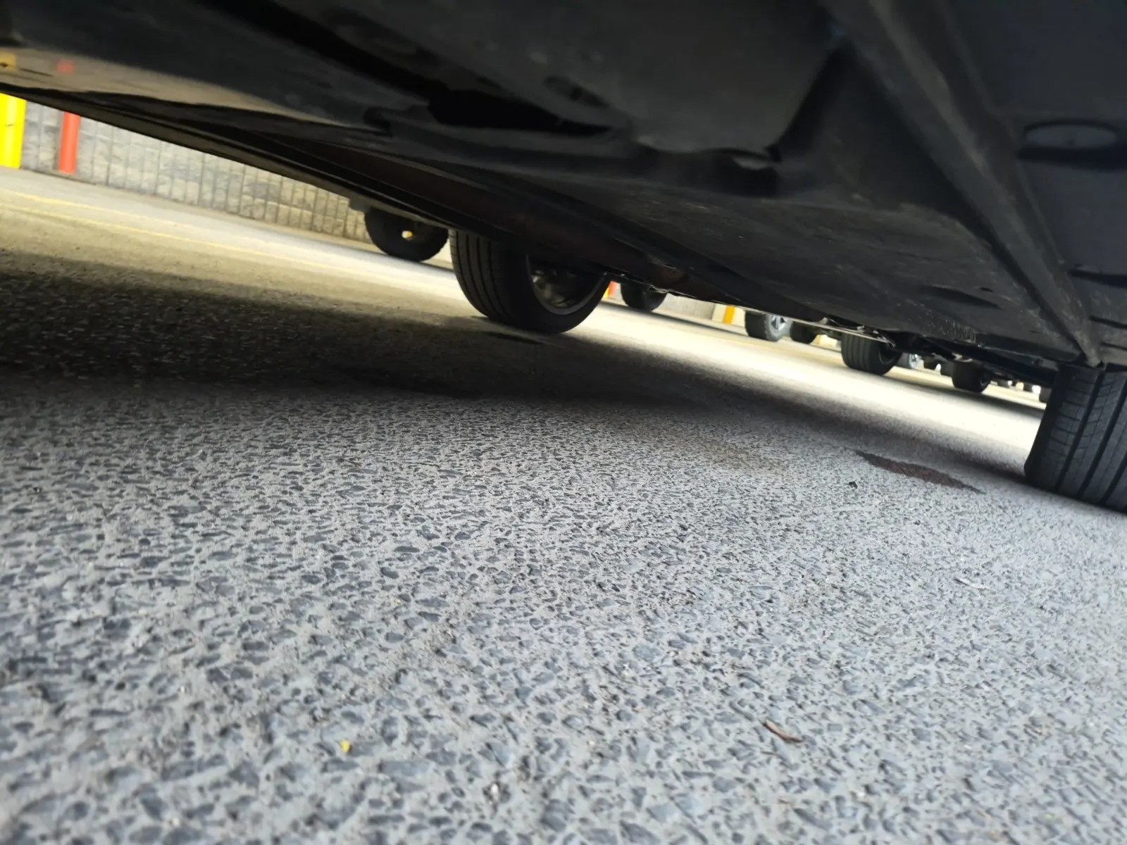 Undercarriage - Passenger Photo