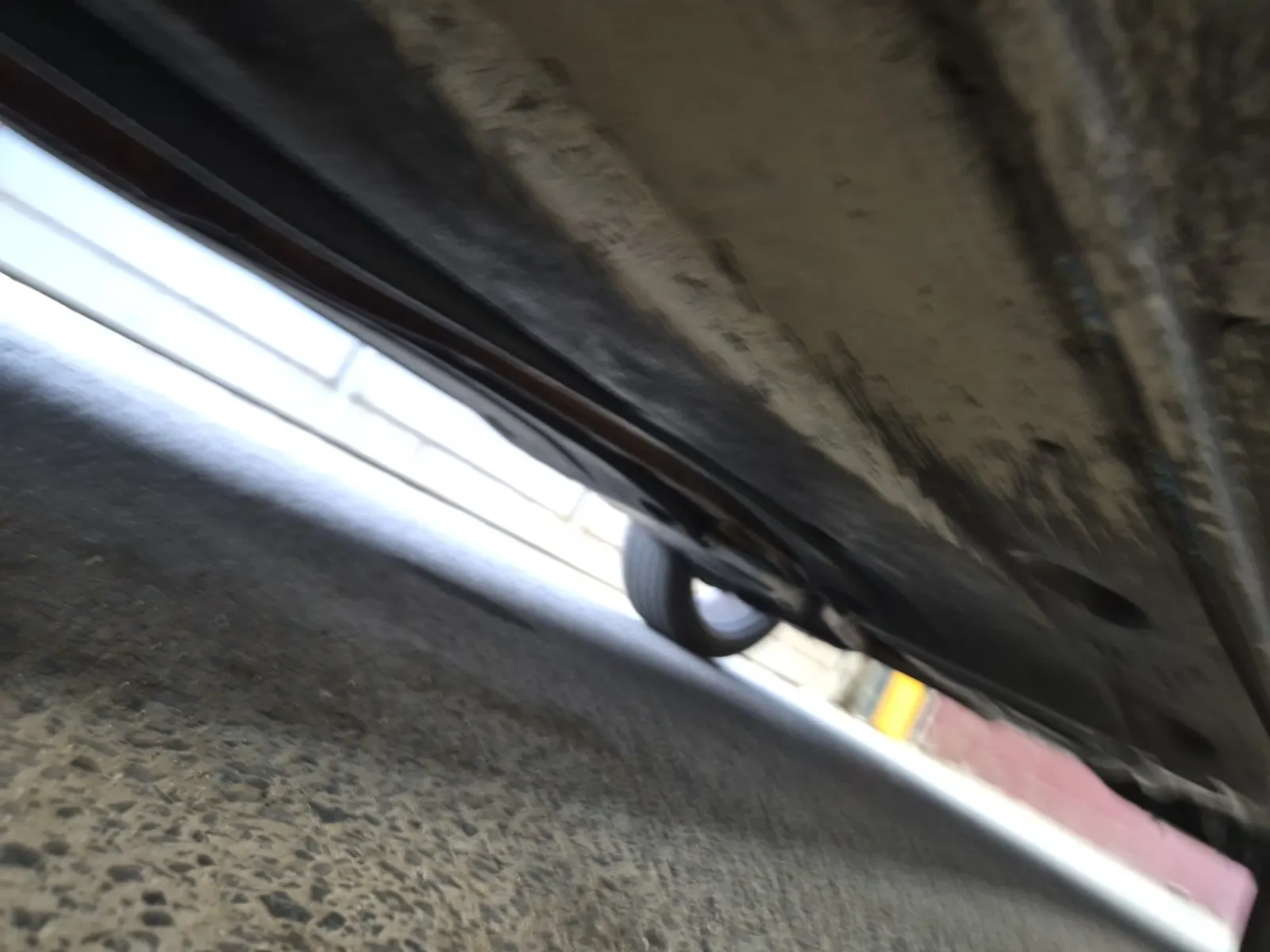 Undercarriage - Driver Photo