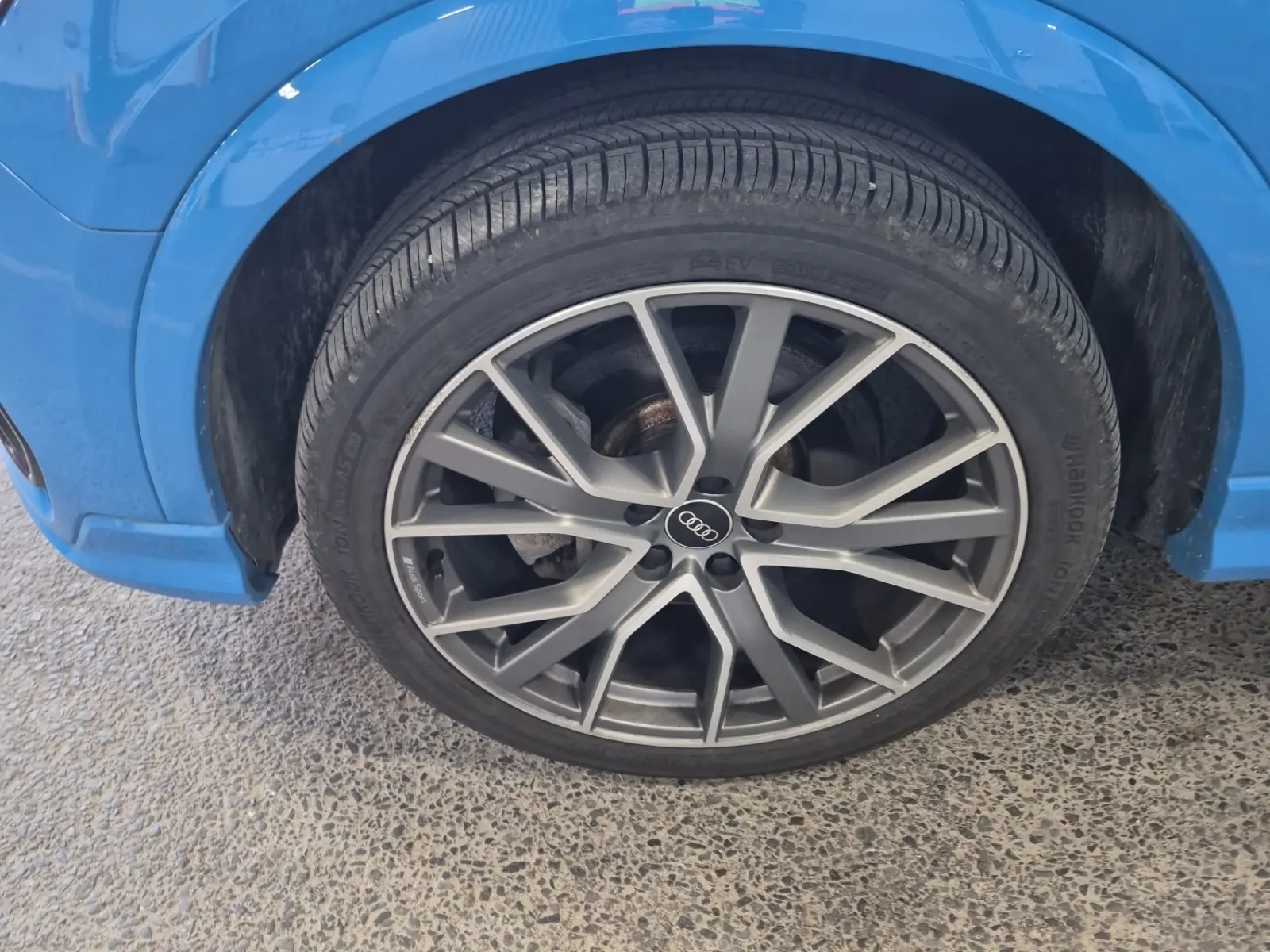 Front driver wheel/tire photo