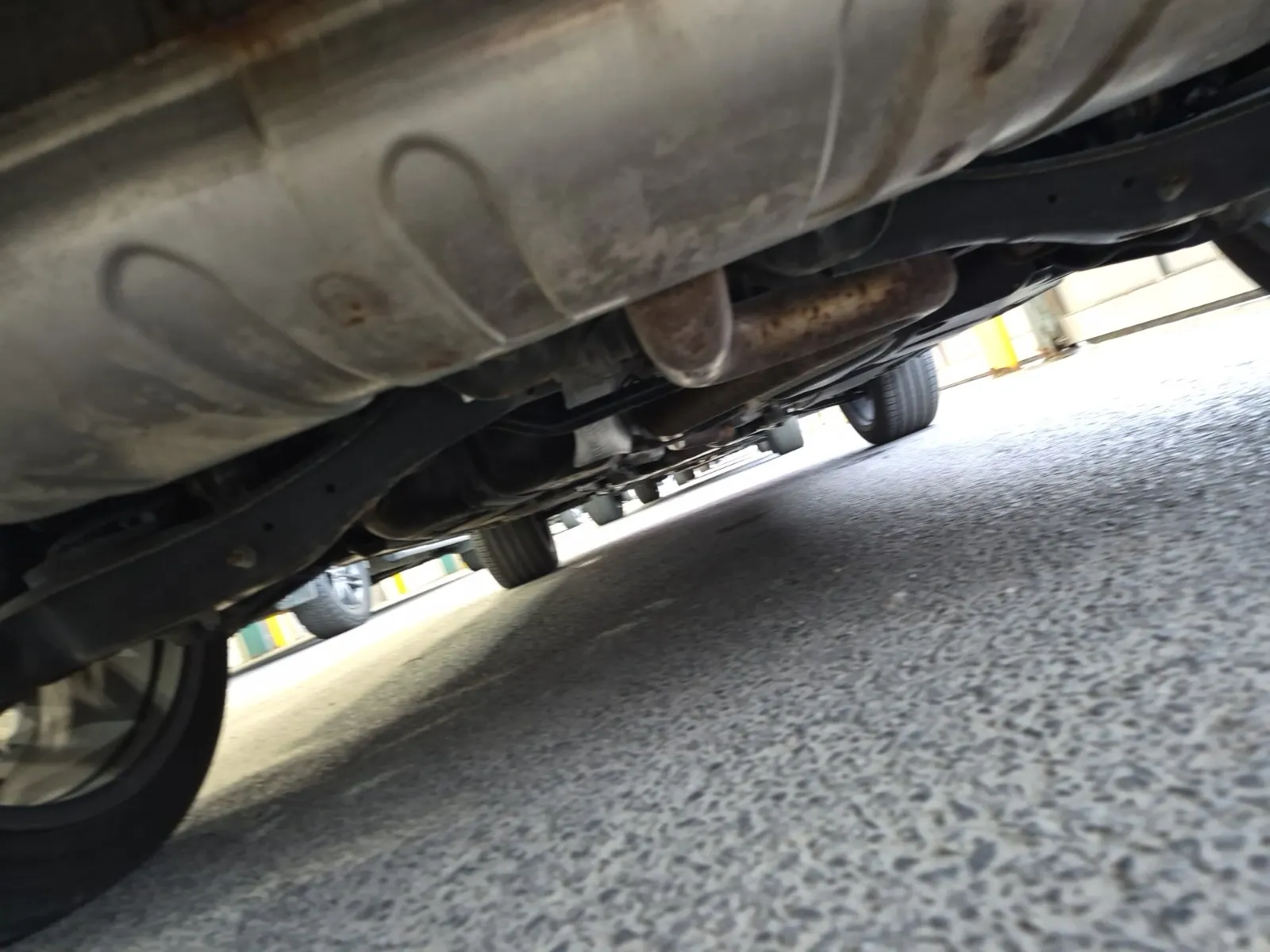 Undercarriage - Rear Photo