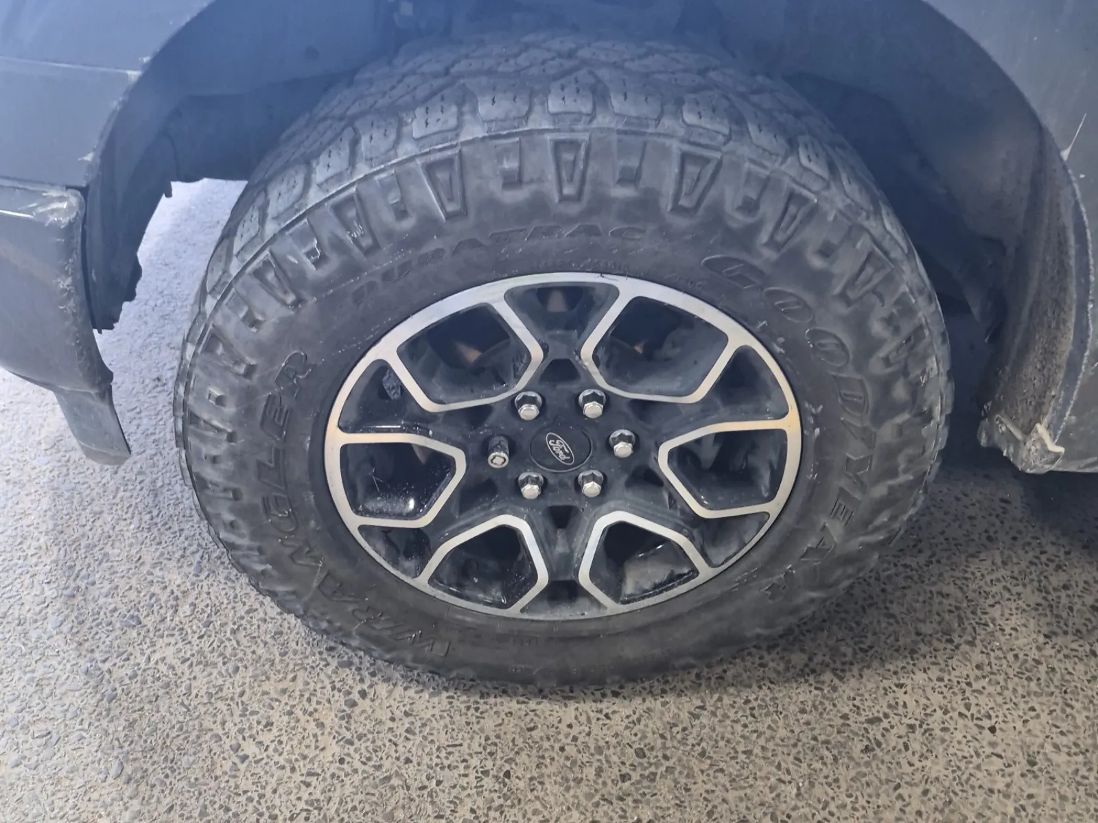 Front driver wheel/tire photo