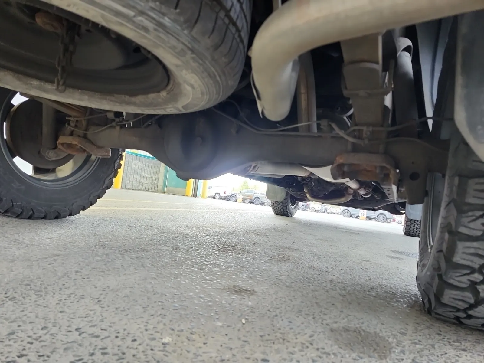 Undercarriage - Rear Photo