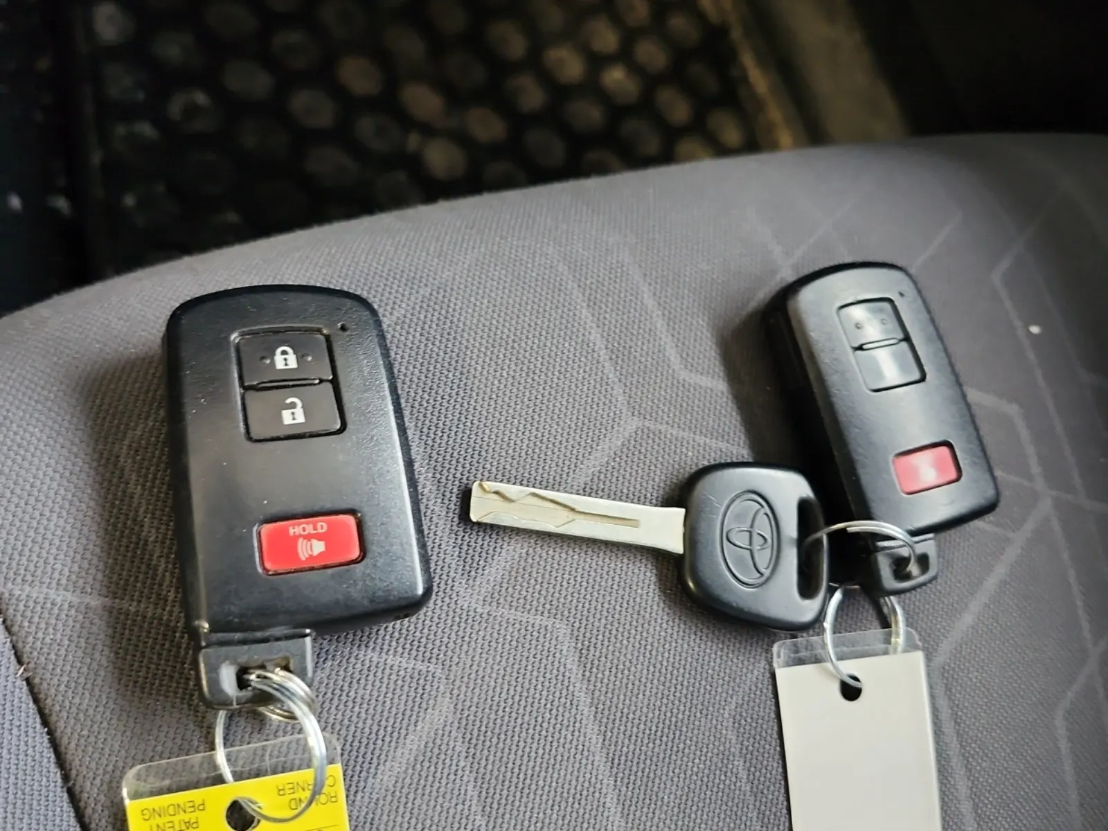 Keys/Fobs/Manual Photo