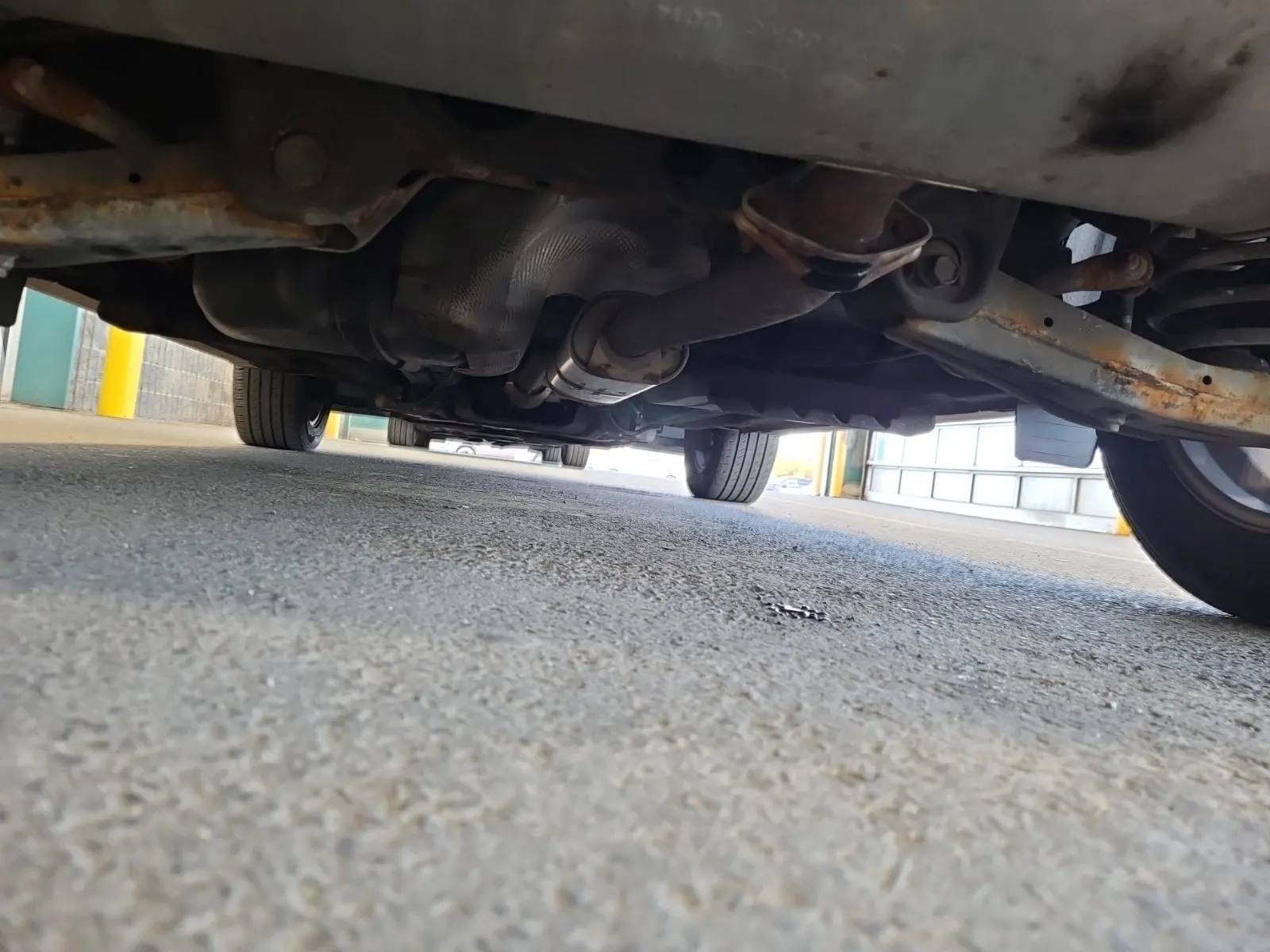 Undercarriage - Rear Photo