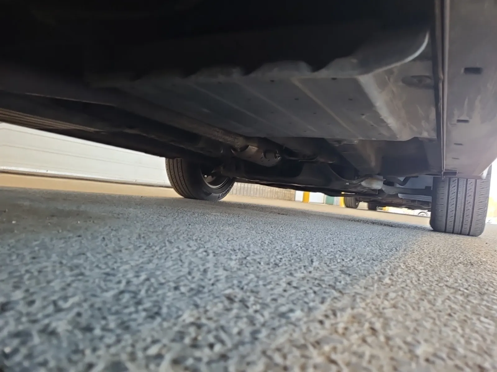 Undercarriage - Passenger Photo