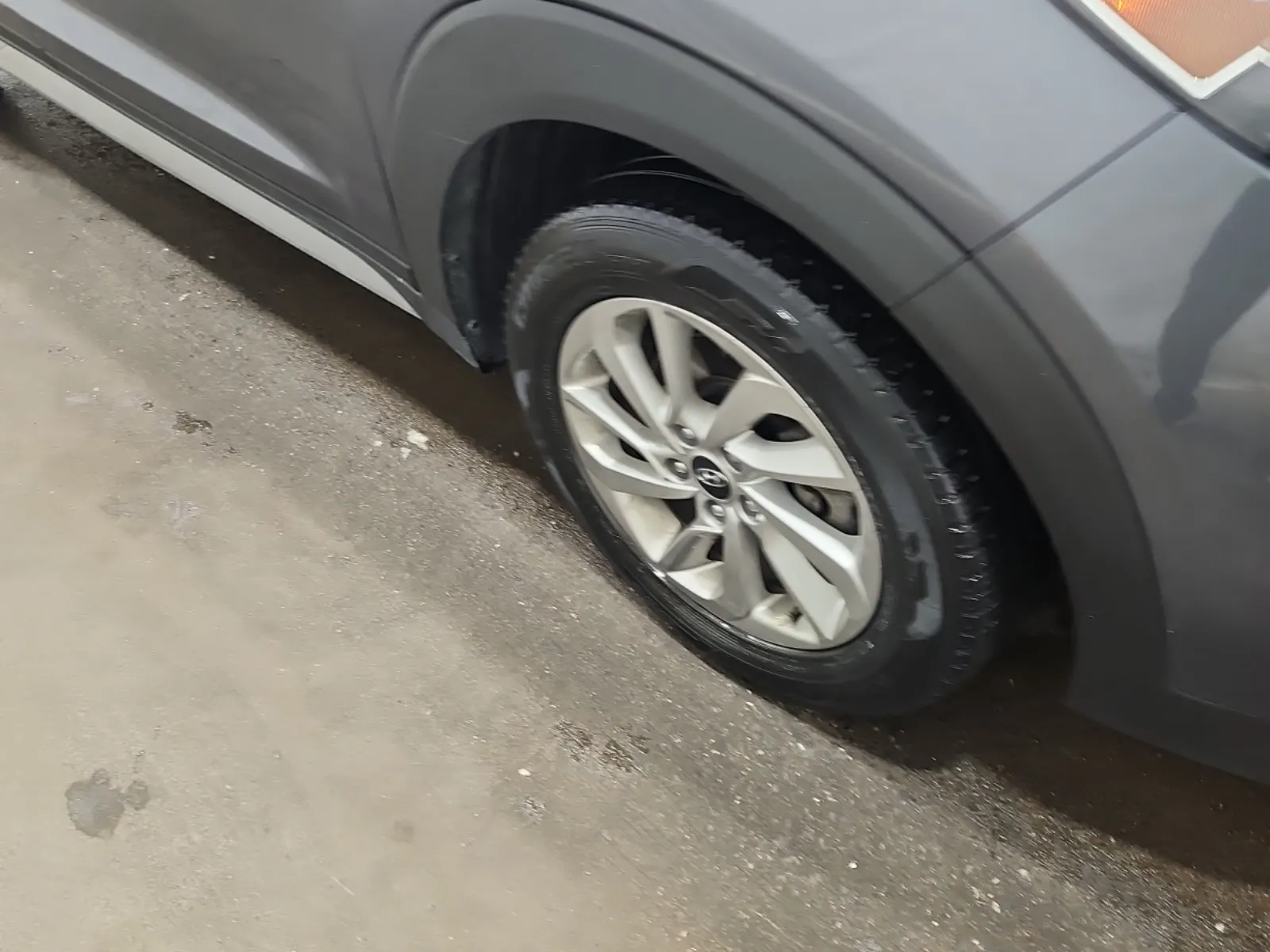 Right Front Wheel/Tire Photo
