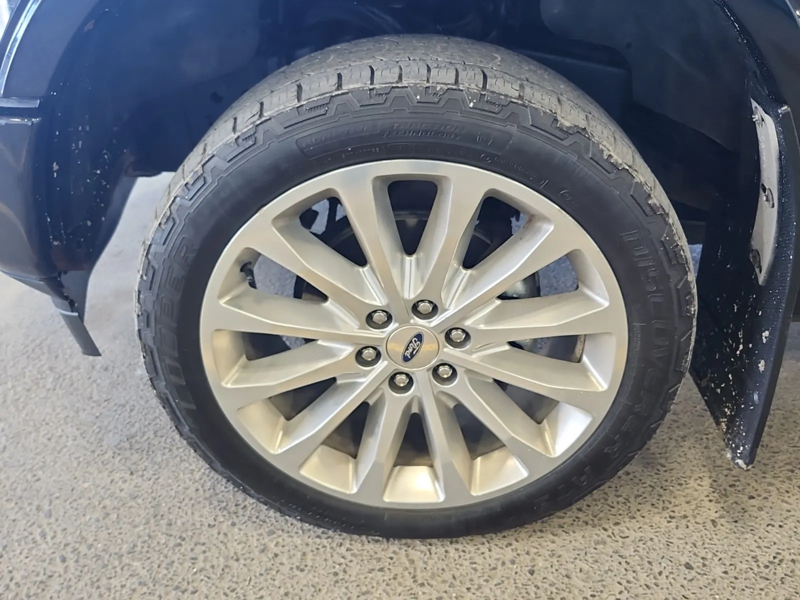 Front driver wheel/tire photo