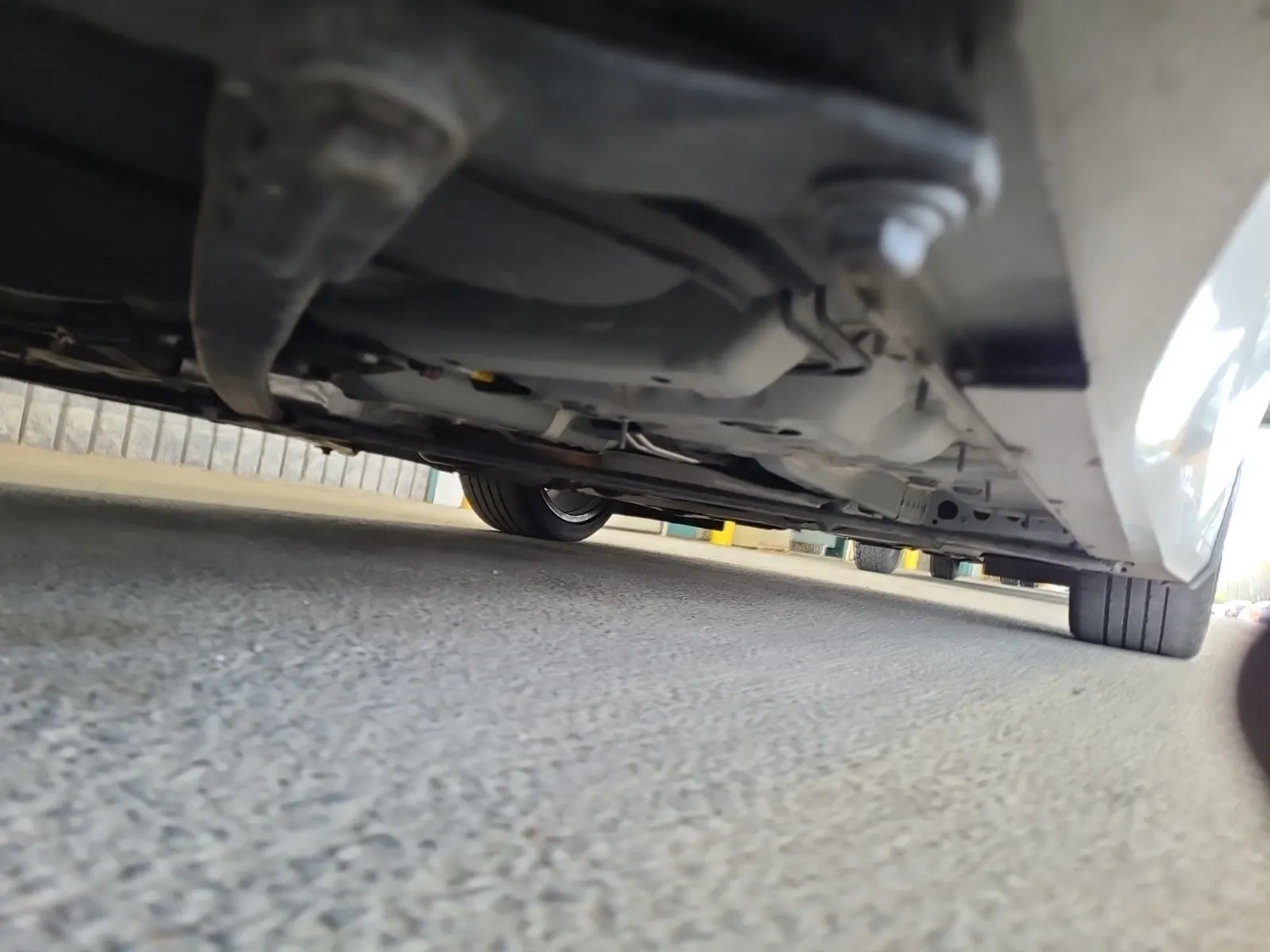 Undercarriage - Passenger Photo