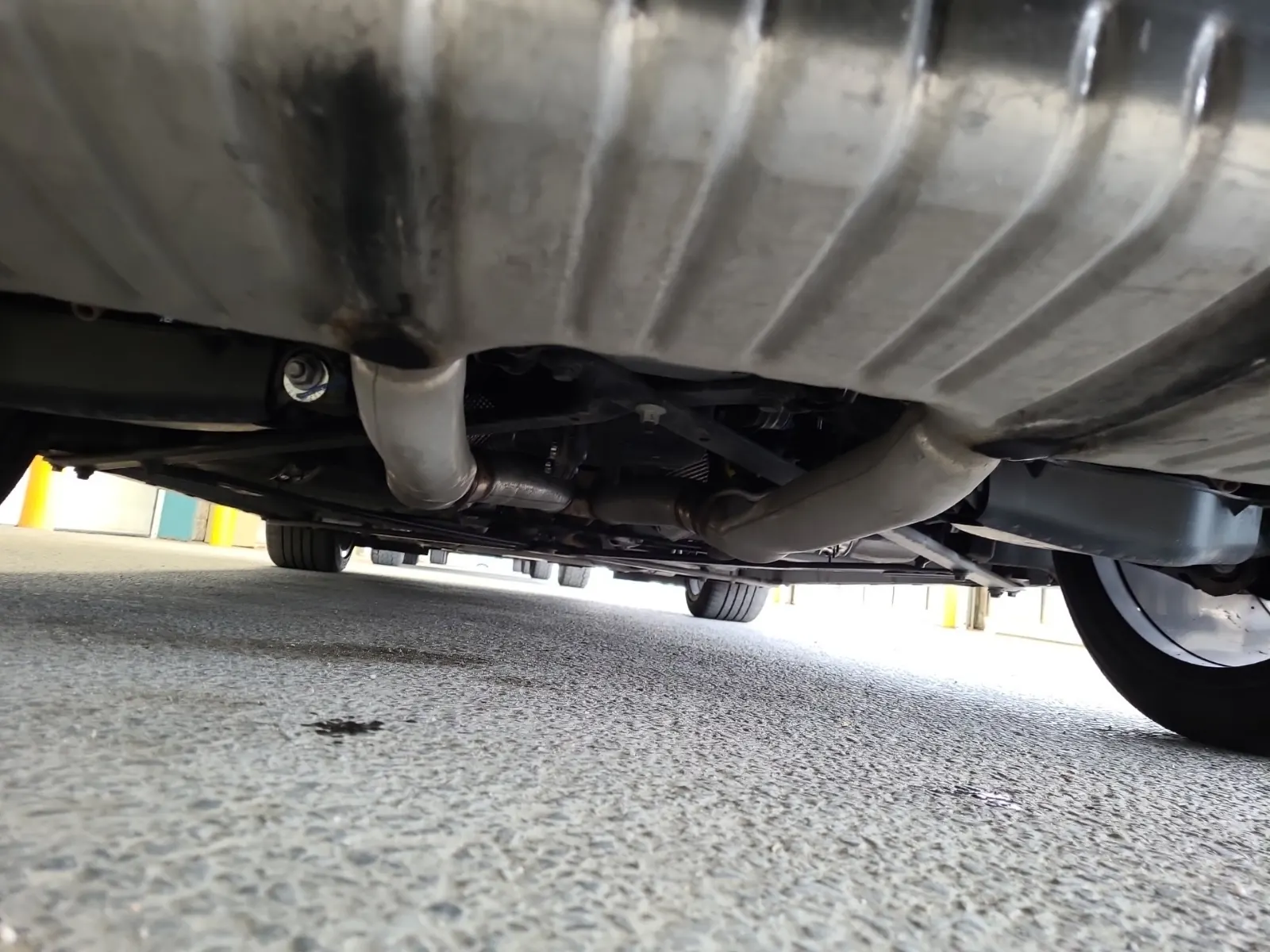 Undercarriage - Rear Photo