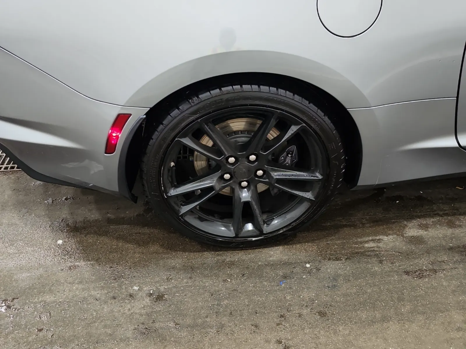 Right Rear Wheel/Tire Photo