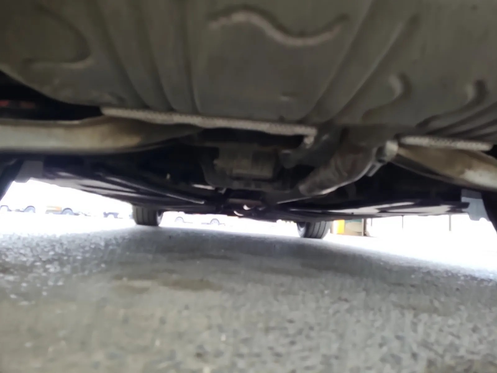Undercarriage - Rear Photo