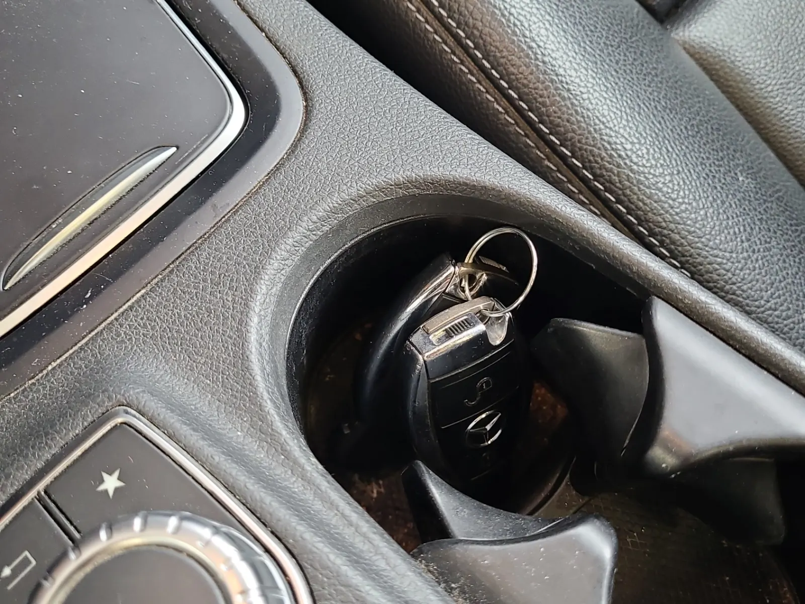 Keys/Fobs/Manual Photo