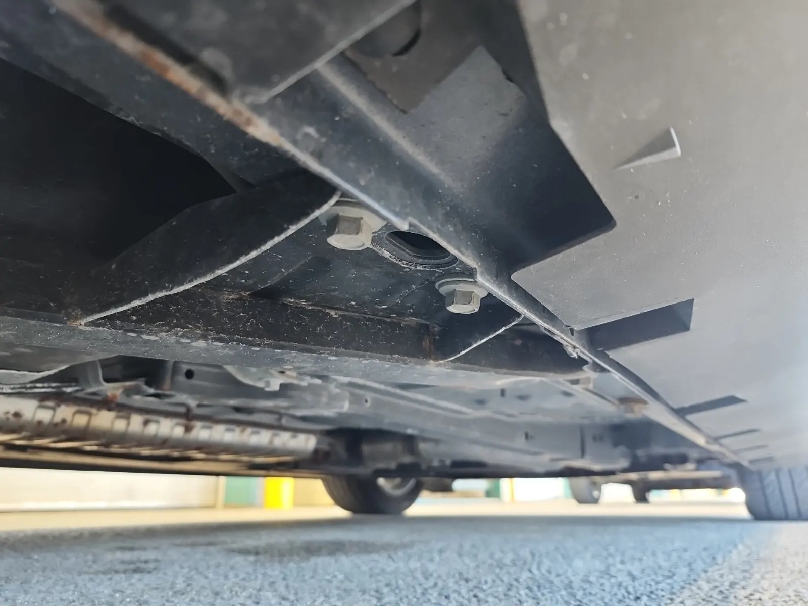 Undercarriage - Passenger Photo
