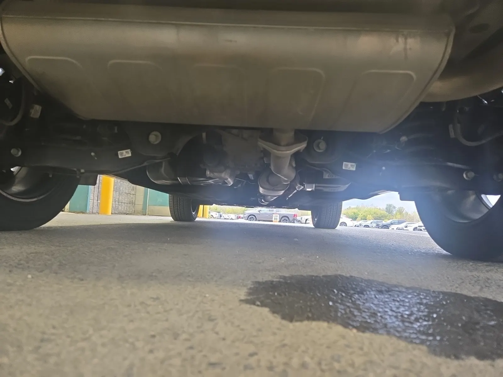 Undercarriage - Rear Photo