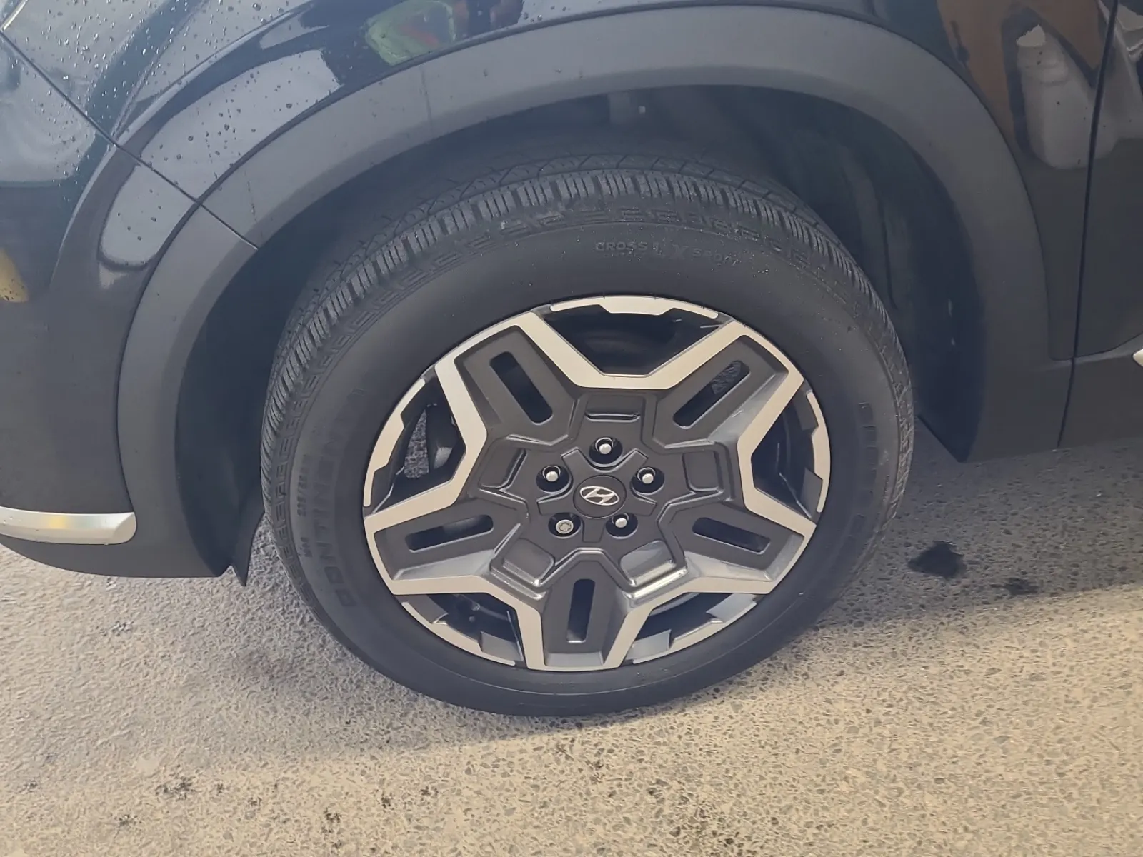 Front driver wheel/tire photo
