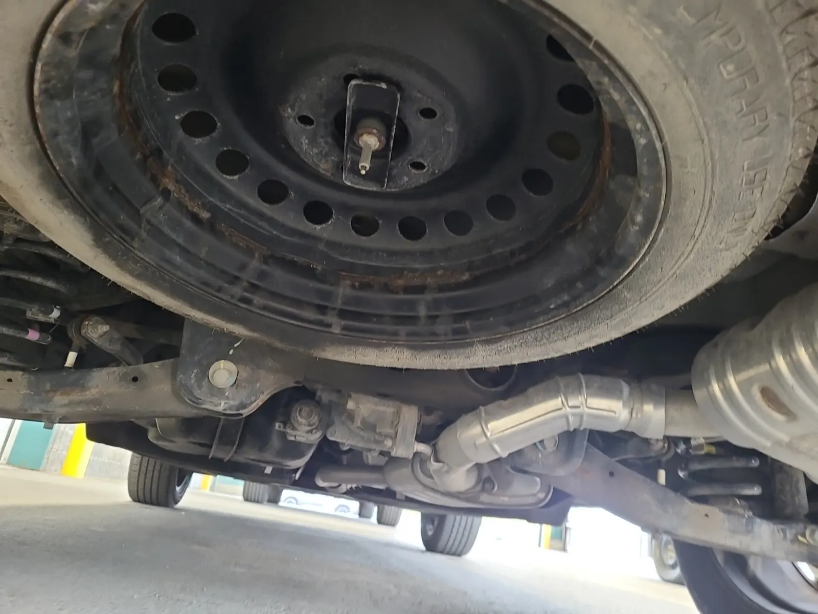 Undercarriage - Rear Photo