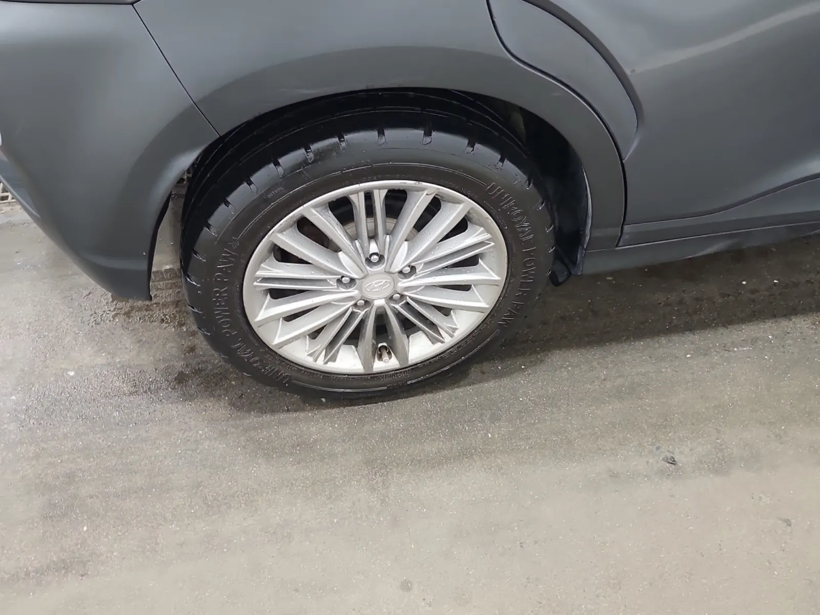 Right Rear Wheel/Tire Photo