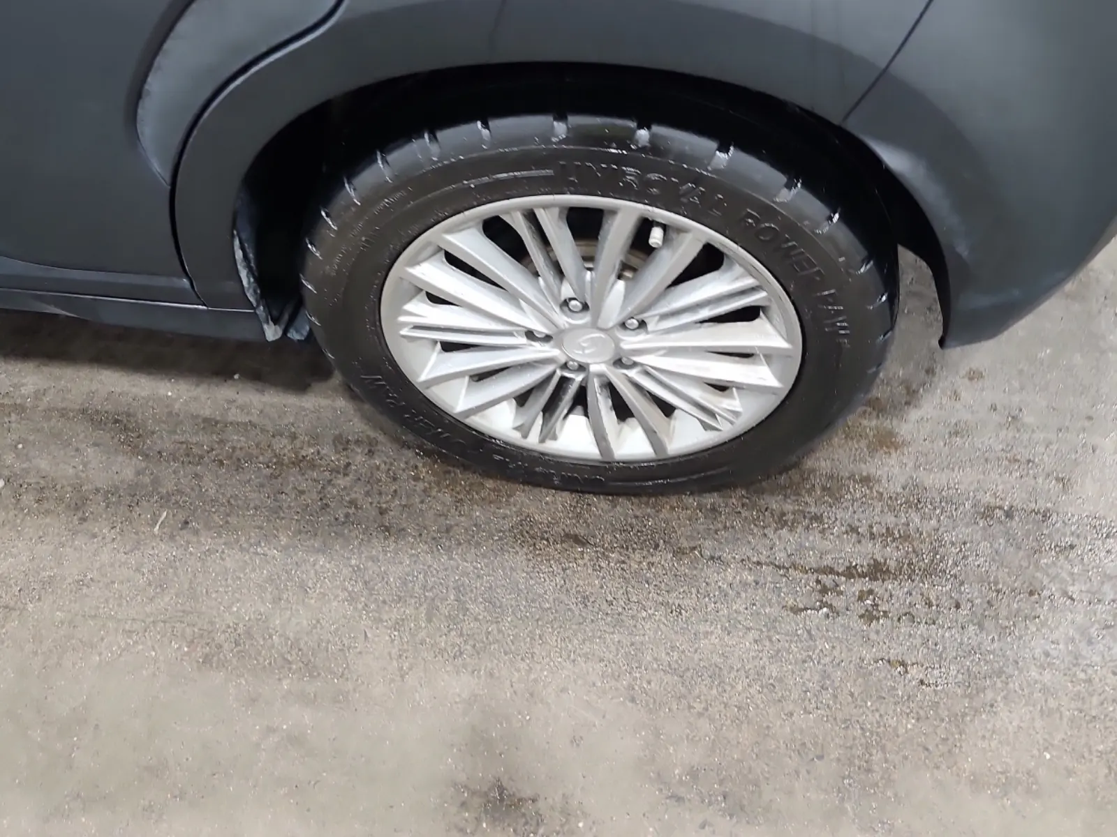 Left Rear Wheel/Tire Photo
