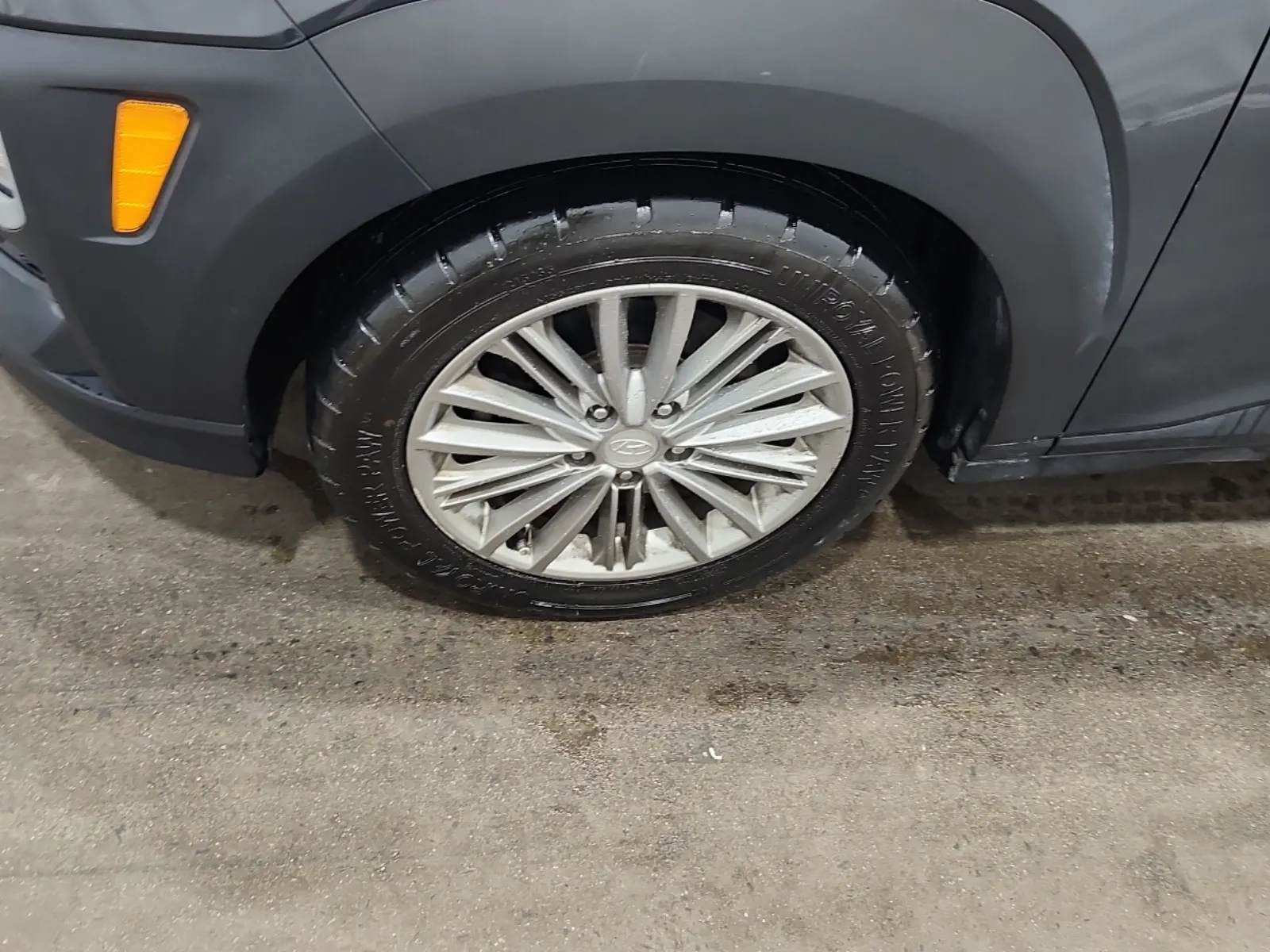 Front driver wheel/tire photo