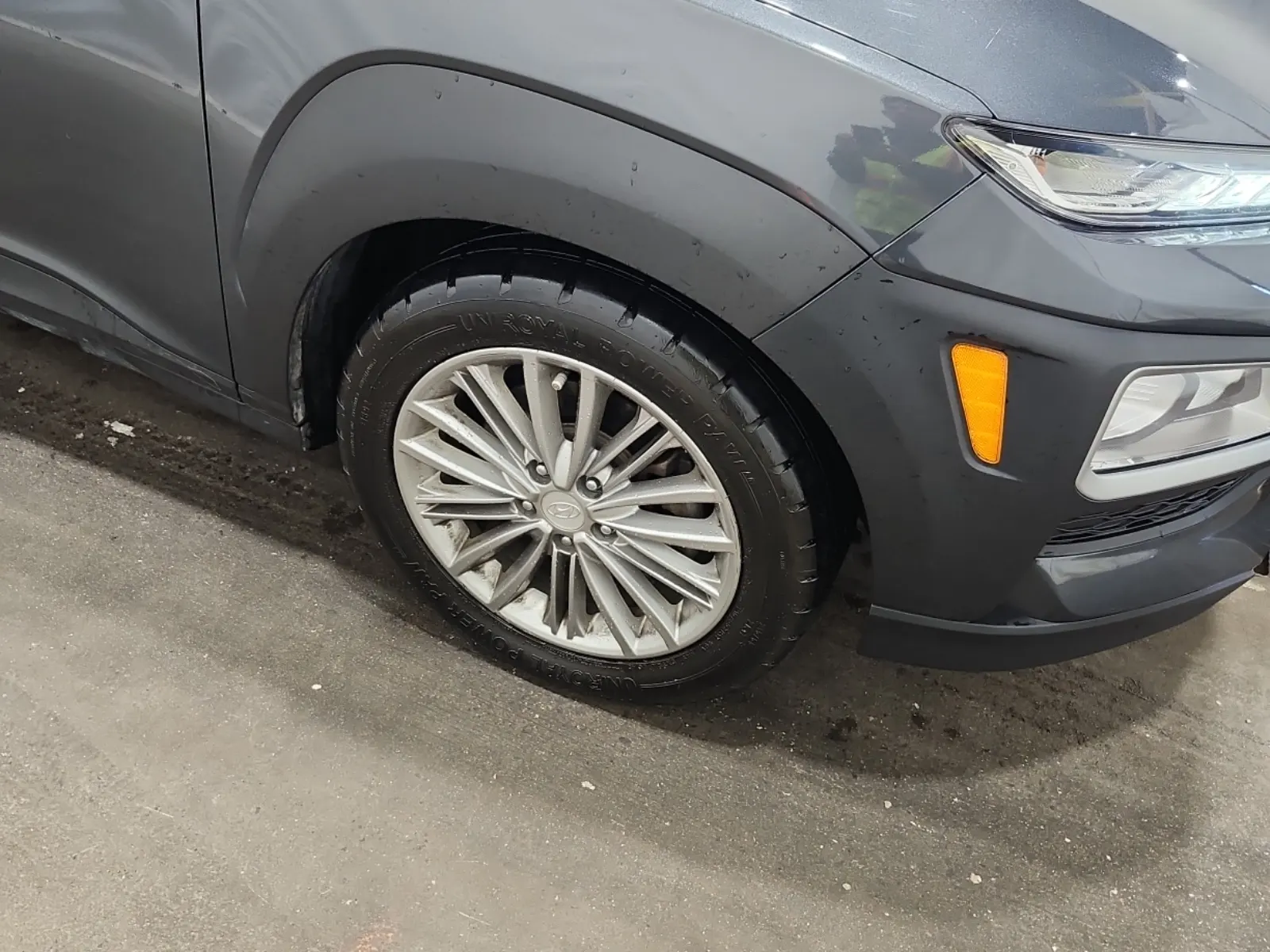Right Front Wheel/Tire Photo