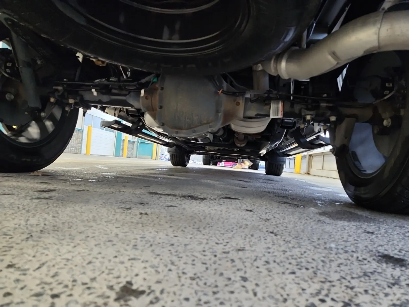 Undercarriage - Rear Photo