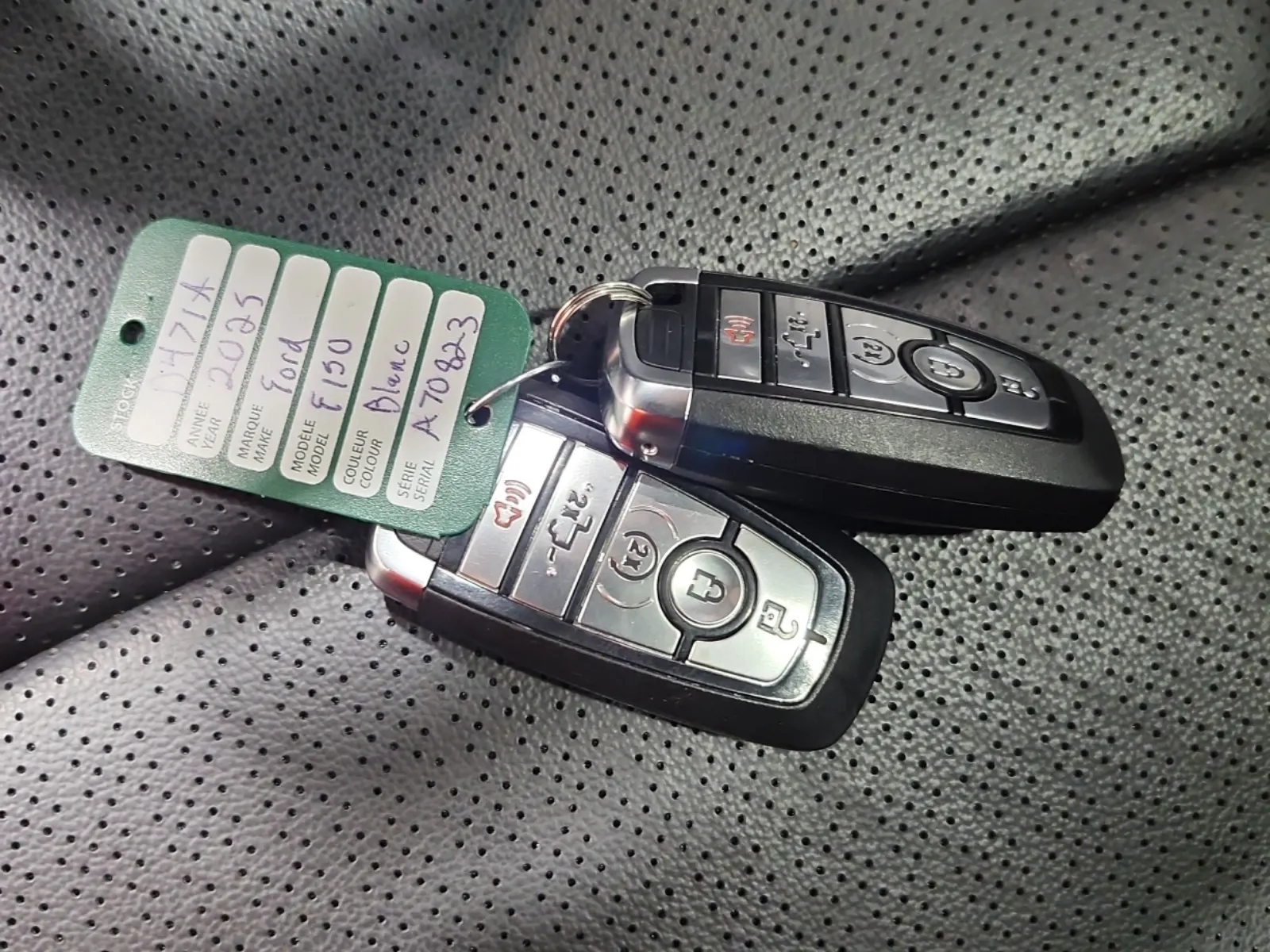 Keys/Fobs/Manual Photo