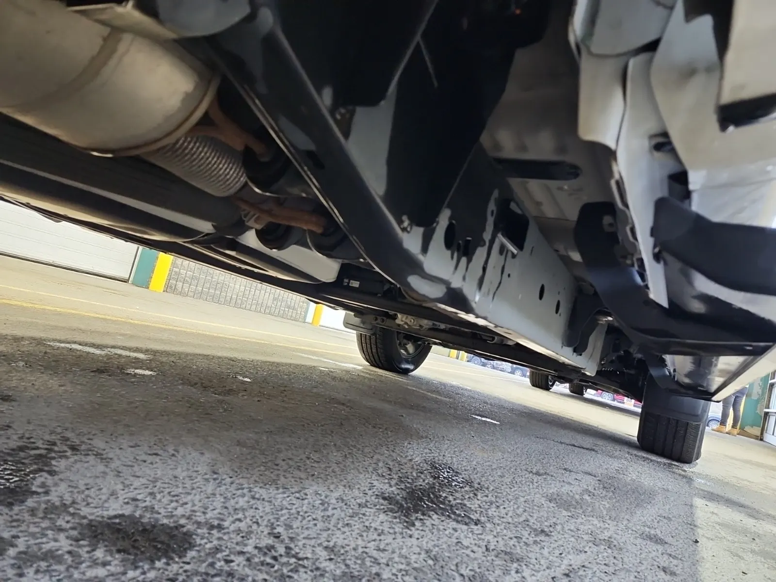 Undercarriage - Passenger Photo